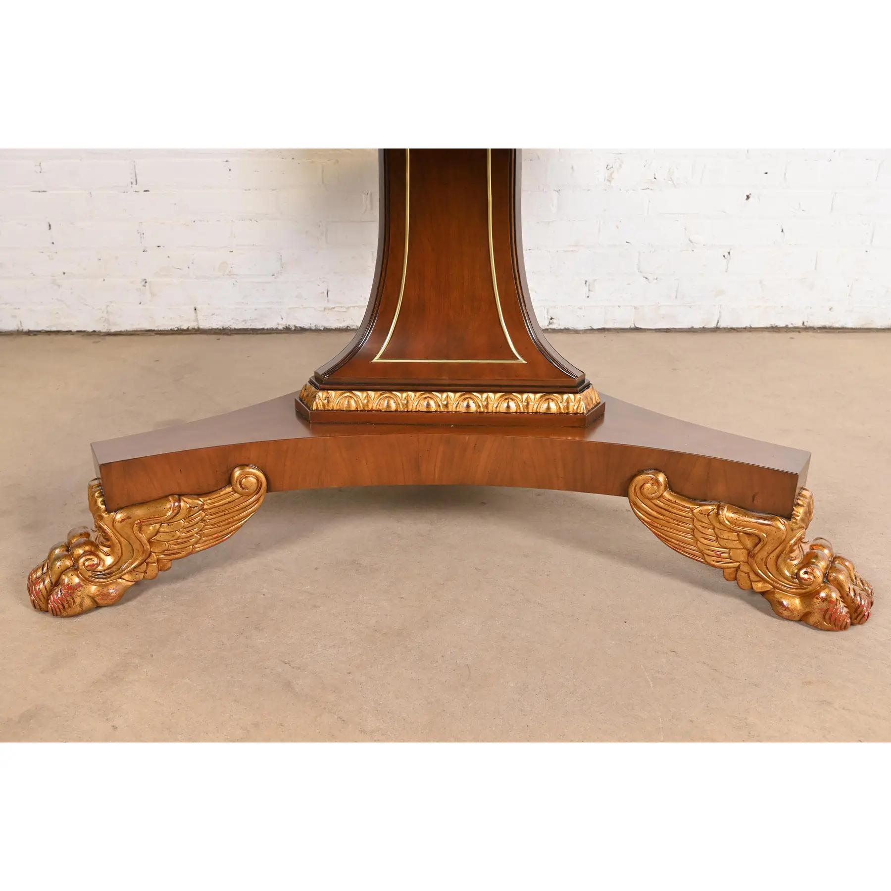 Mesa de Comedor Extensible con Pedestal de Pie Baker Furniture Regency, Acabado en venta 4