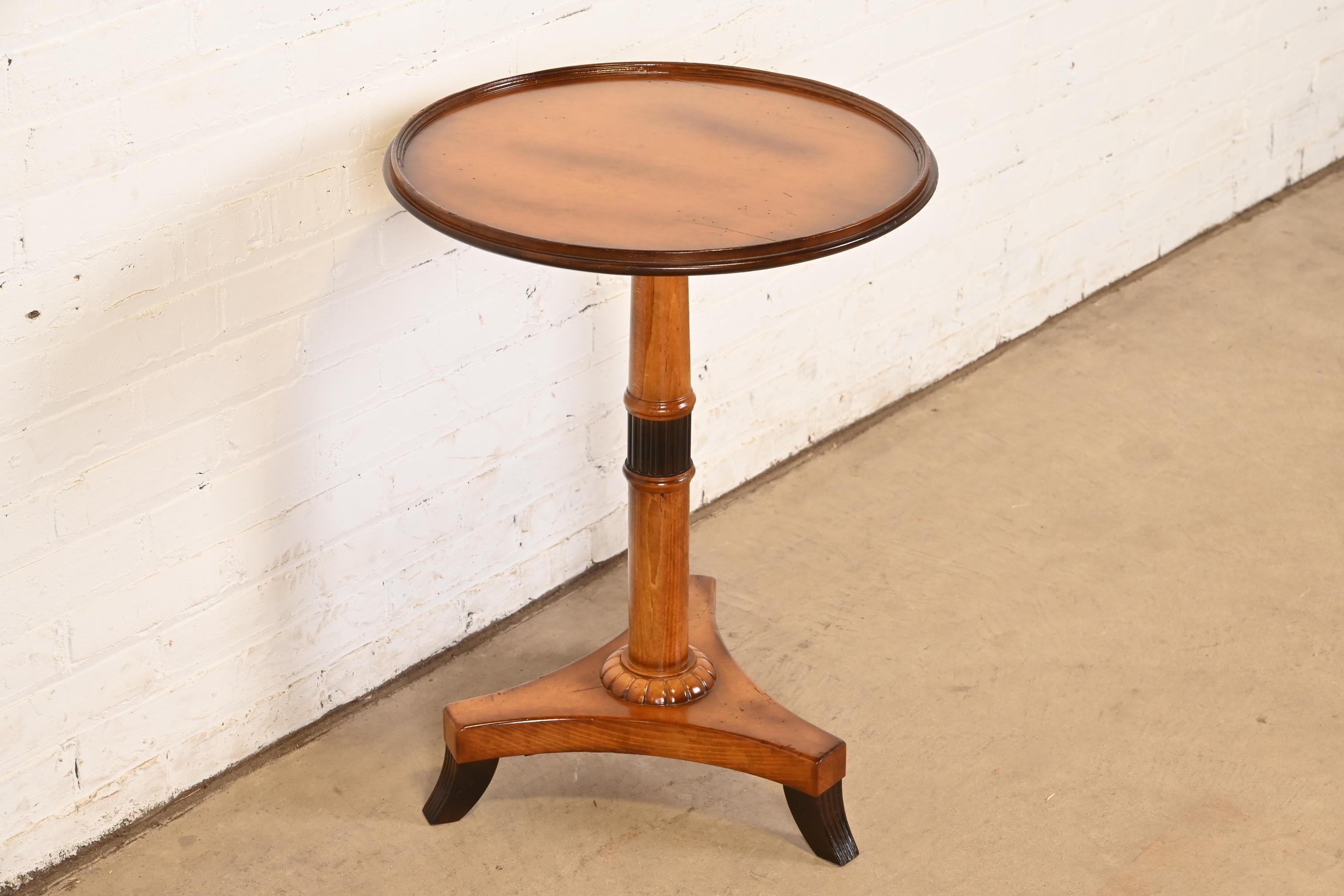 Baker Furniture Regency Pedestal Side Table In Good Condition For Sale In South Bend, IN