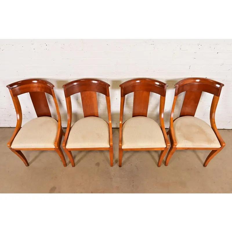 Baker Furniture Regency Solid Cherry Wood Dining Chairs, Set of Four (Ende des 20. Jahrhunderts) im Angebot