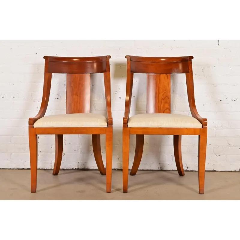 Baker Furniture Regency Solid Cherry Wood Side Chairs or Dining Chairs, Pair (amerikanisch) im Angebot