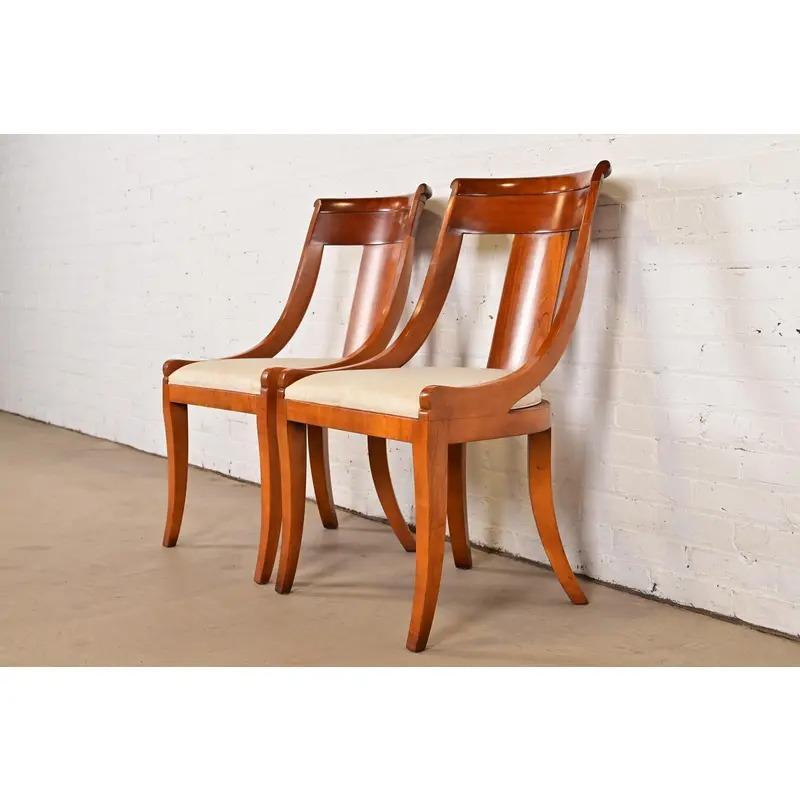 Baker Furniture Regency Solid Cherry Wood Side Chairs or Dining Chairs, Pair (Ende des 20. Jahrhunderts) im Angebot
