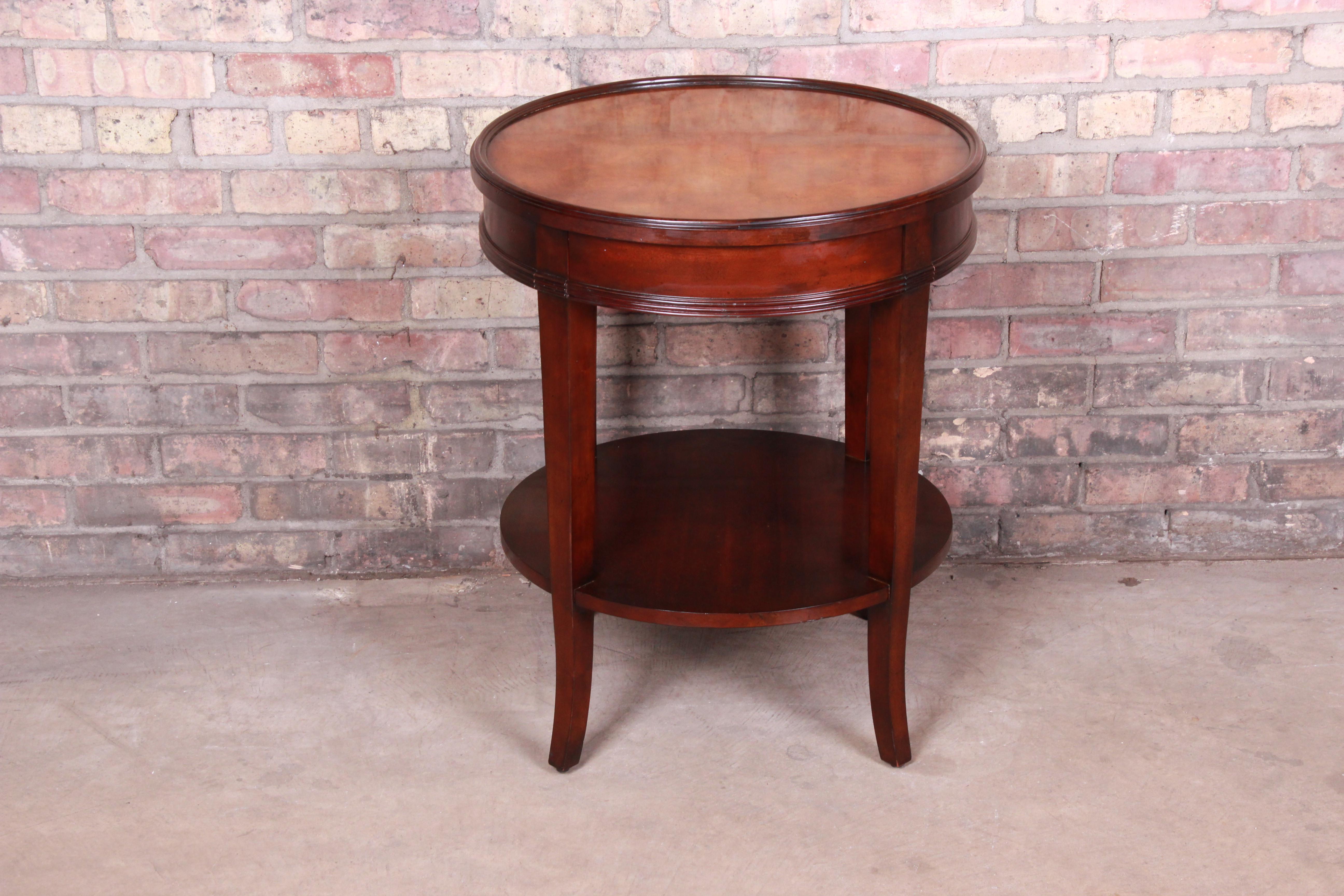 A gorgeous Regency style two-tier single drawer nightstand or end table

By Baker Furniture

USA, Early 21st Century

Mahogany + burl wood top.

Measures: 22