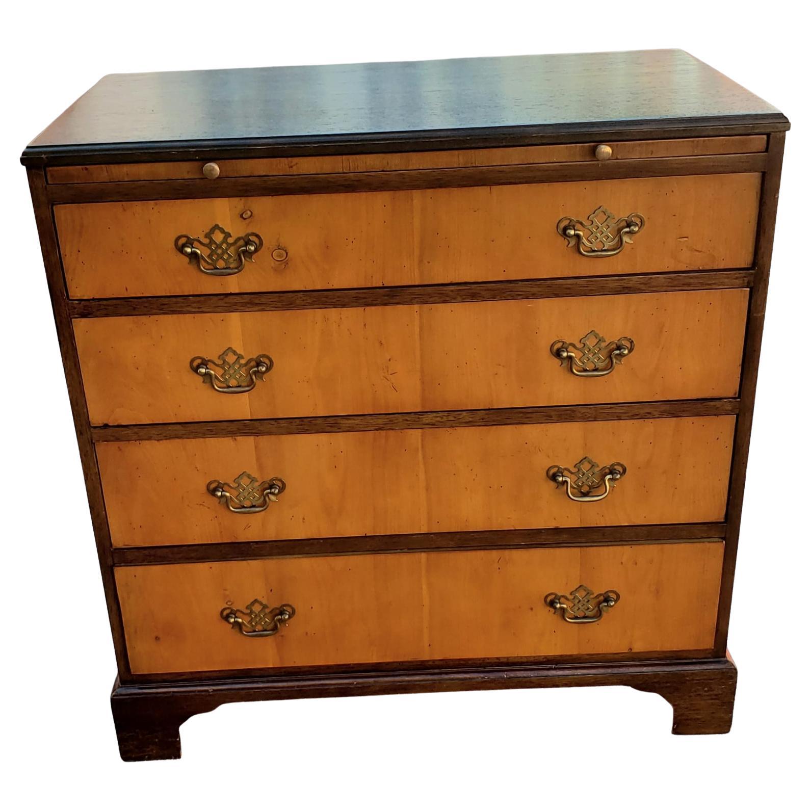 Rare 1940s vintage Baker Furniture satinwood and walnut chest with pull out tray. Features 4 dovetailed drawers in smooth working condition. Comes with original hardware. Dark walnut sides and top. Satinwood front. Very good condition.
Measures