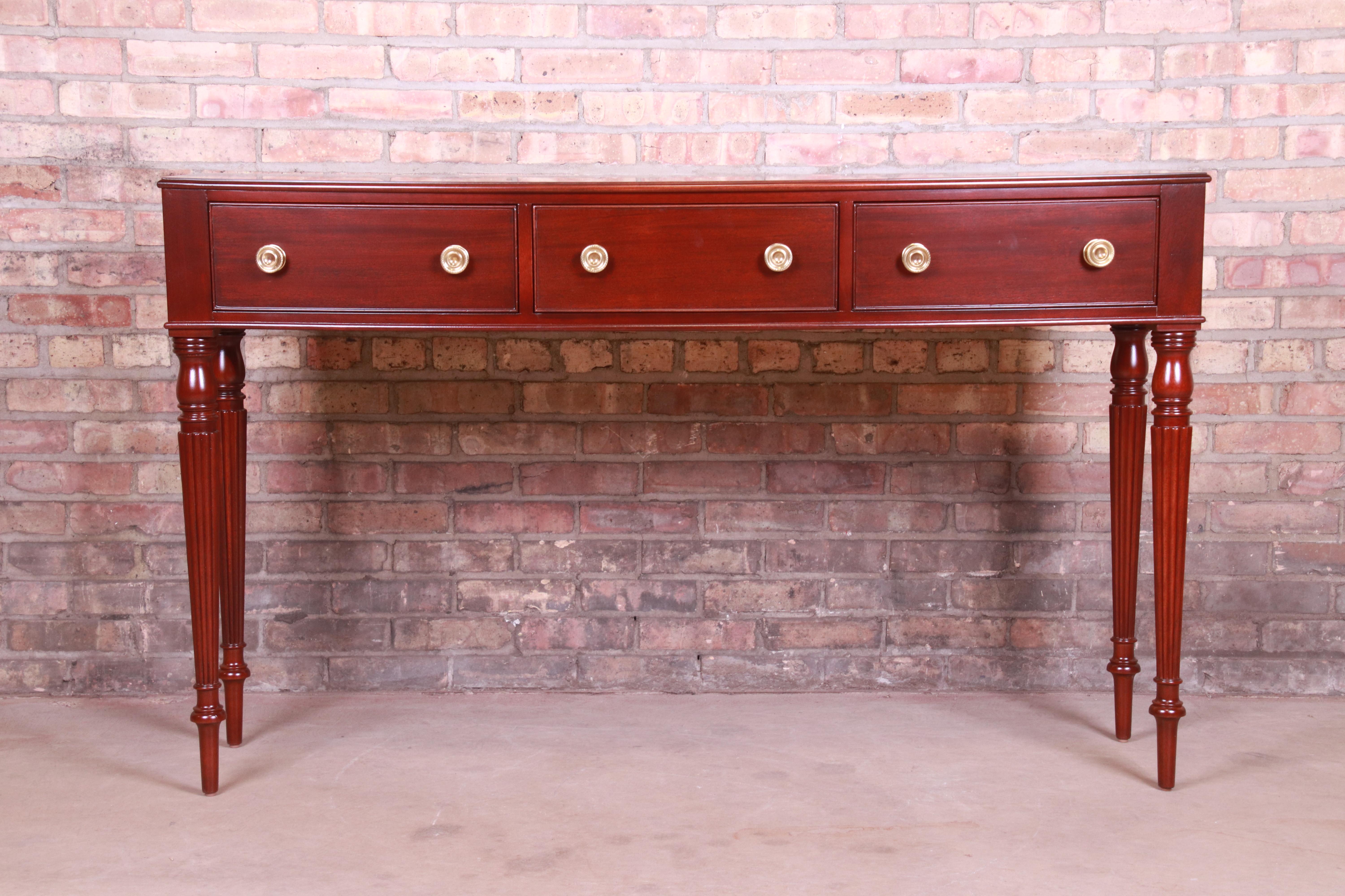 A gorgeous Federal or Sheraton style bow front sideboard, credenza, or console table

By Baker Furniture 

USA, circa 1980s

Mahogany, with original brass hardware.

Measures: 58