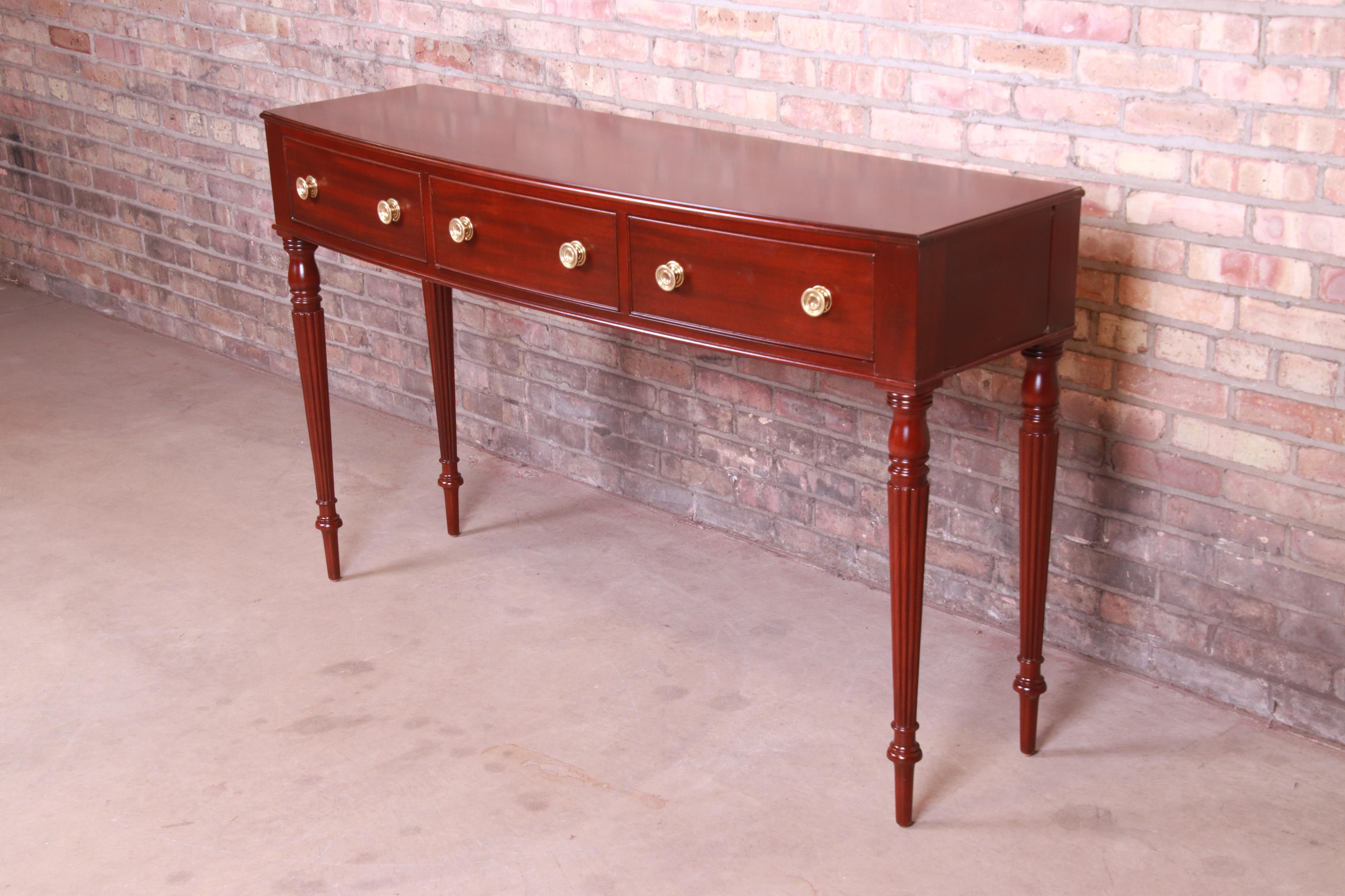 Baker Furniture Sheraton Mahogany Sideboard or Console Table, Newly Refinished In Good Condition In South Bend, IN