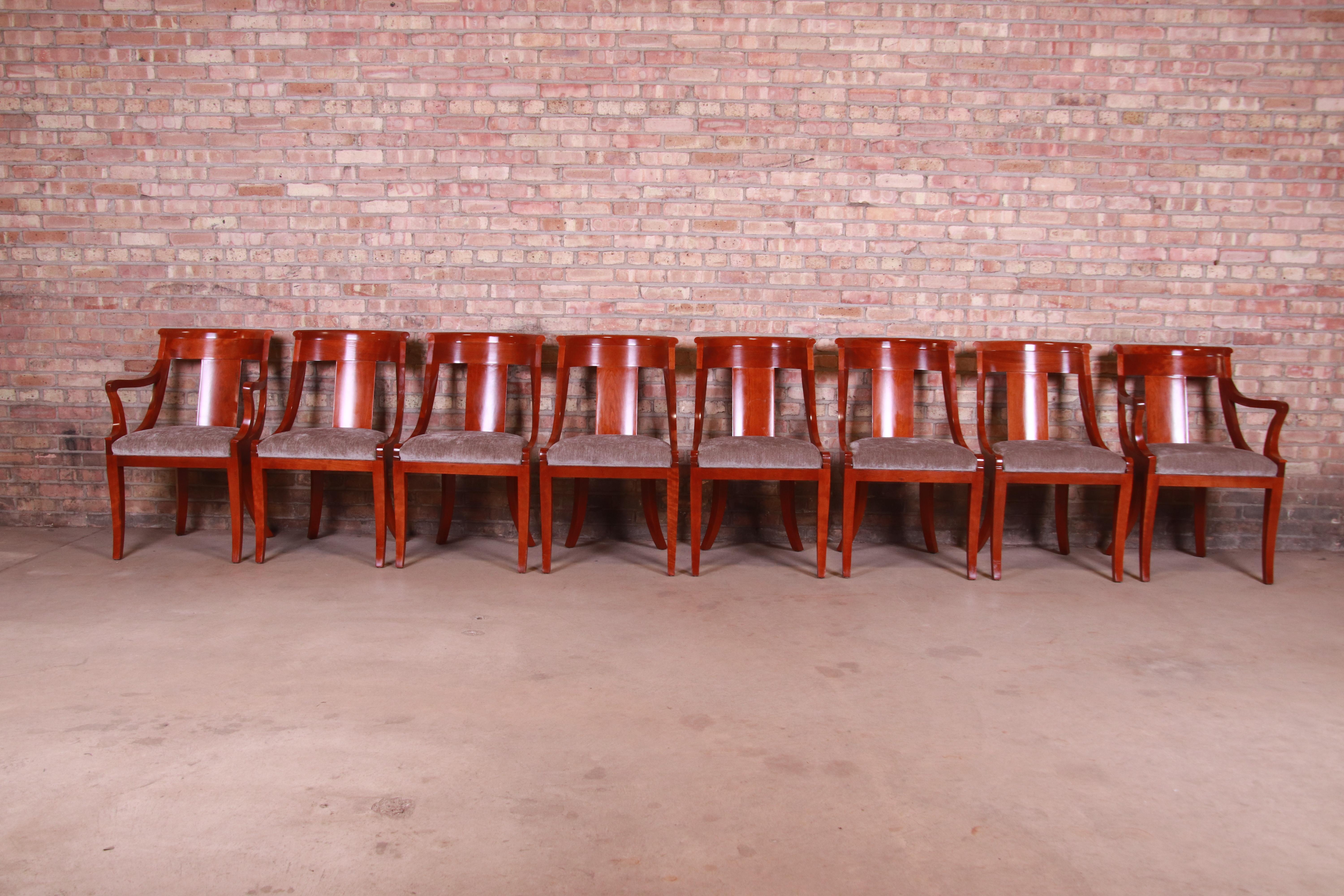 An outstanding set of eight Regency style dining chairs

By Baker Furniture

USA, circa 1980s

Solid cherrywood frames, with gray velvet upholstered seats.

Measures:
Side chairs 20.5