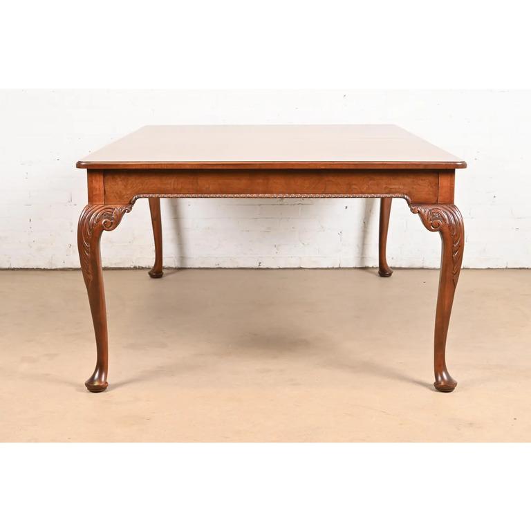 Baker Furniture Stately Homes Chippendale Burled Walnut Dining Table, Refinished For Sale 4