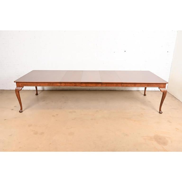 Baker Furniture Stately Homes Chippendale Burled Walnut Dining Table, Refinished For Sale 6