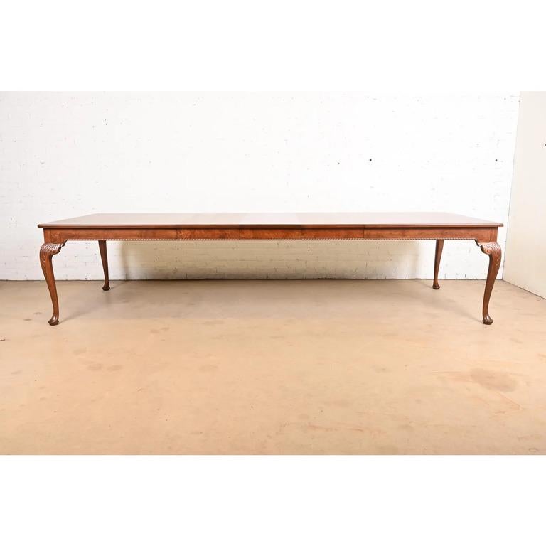 Baker Furniture Stately Homes Chippendale Burled Walnut Dining Table, Refinished For Sale 7