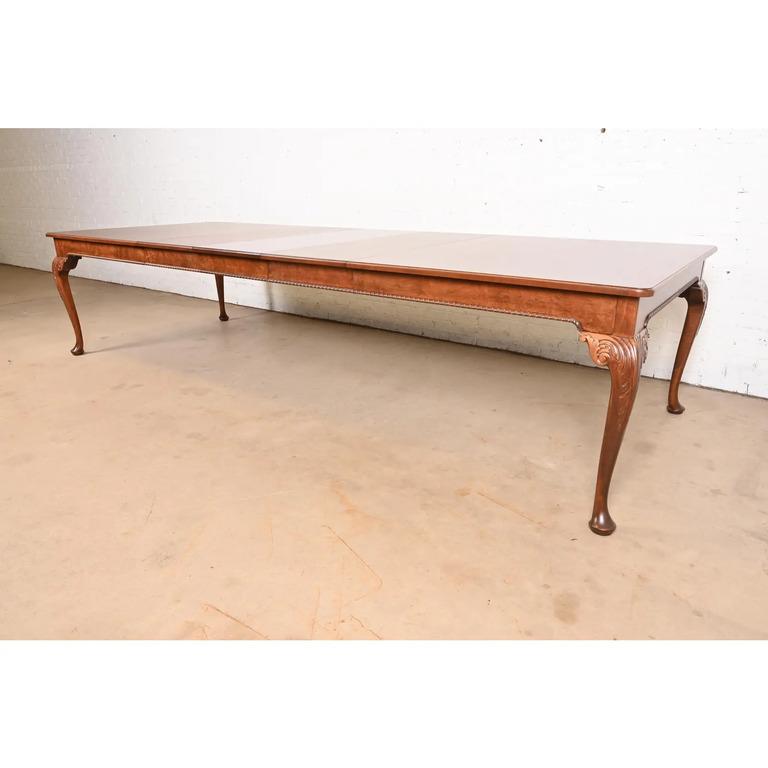 Baker Furniture Stately Homes Chippendale Burled Walnut Dining Table, Refinished For Sale 9
