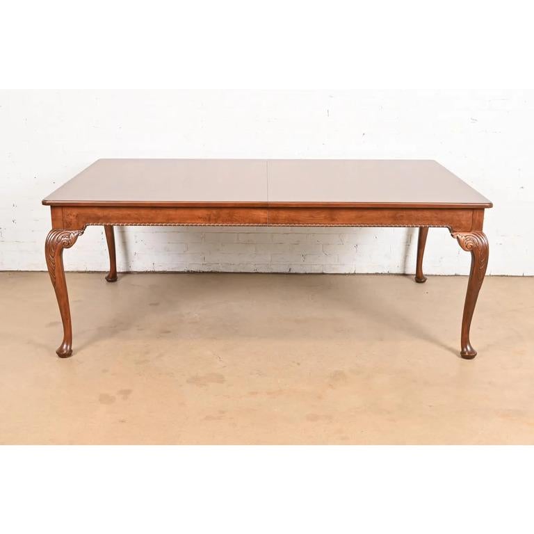 An exceptional Chippendale or Queen Anne extension dining table

From the prestigious 