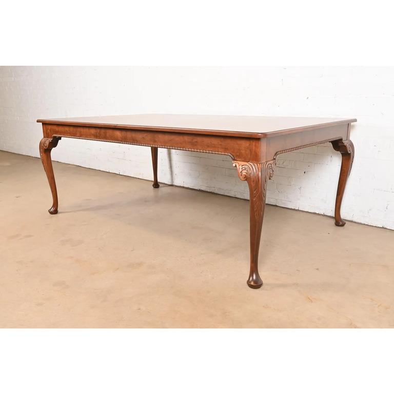 Baker Furniture Stately Homes Chippendale Burled Walnut Dining Table, Refinished In Good Condition For Sale In South Bend, IN