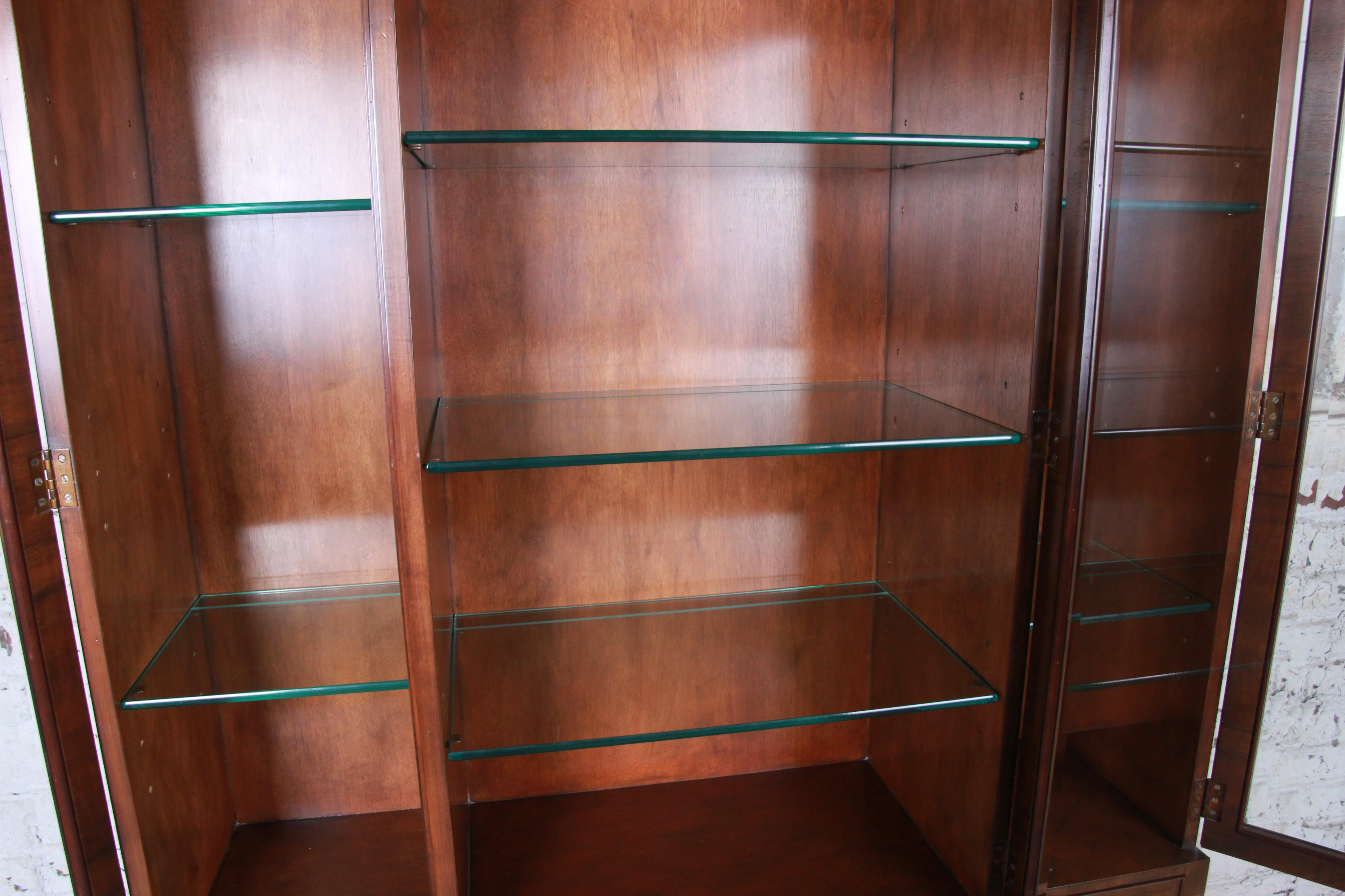 Baker Furniture Stately Homes Chippendale Walnut Breakfront Cabinet or Bookcase In Good Condition In South Bend, IN