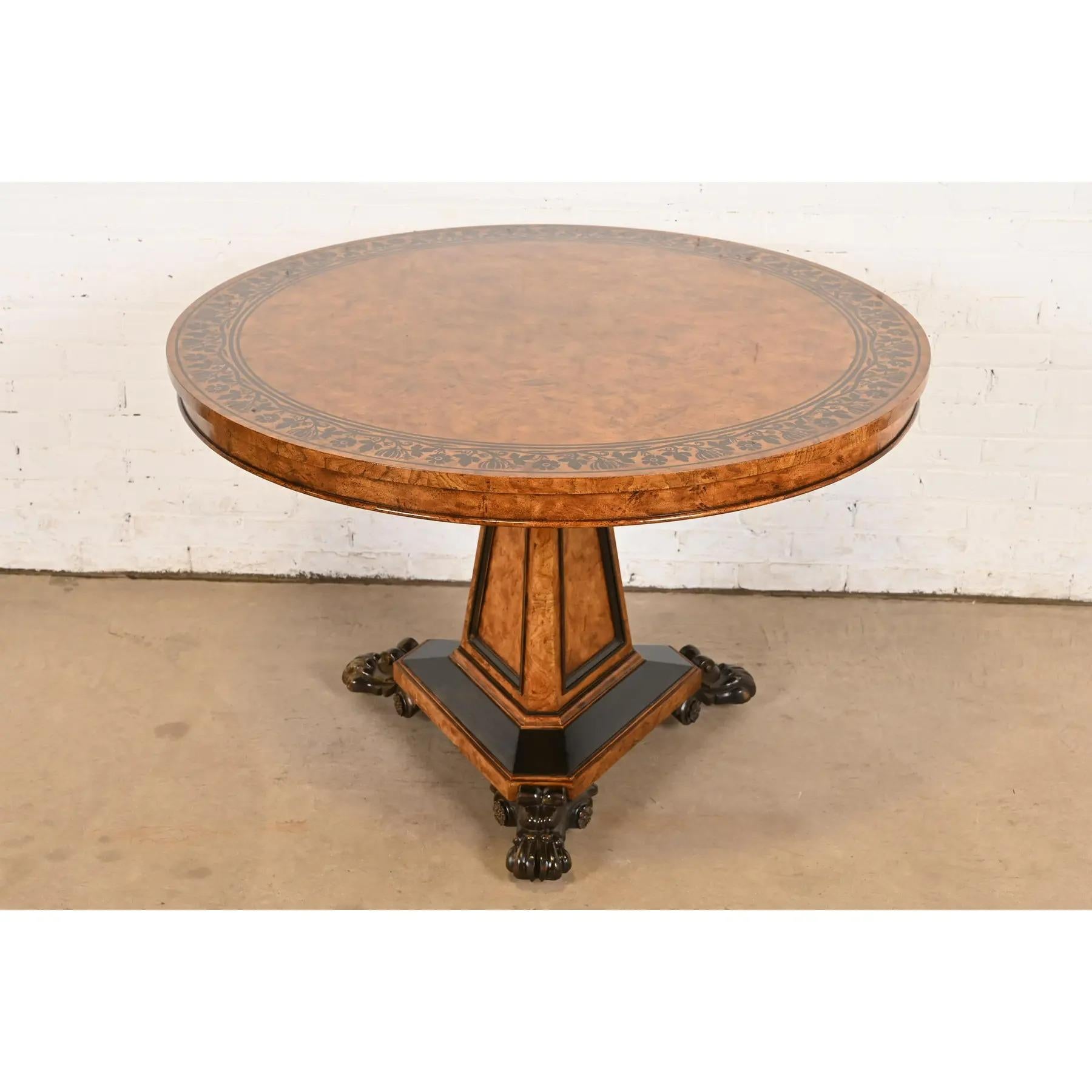 Una magnífica mesa de desayuno, mesa de juego o mesa central redonda con pedestal de estilo Imperio, Regencia o Biedermeier

De la exclusiva Colección 