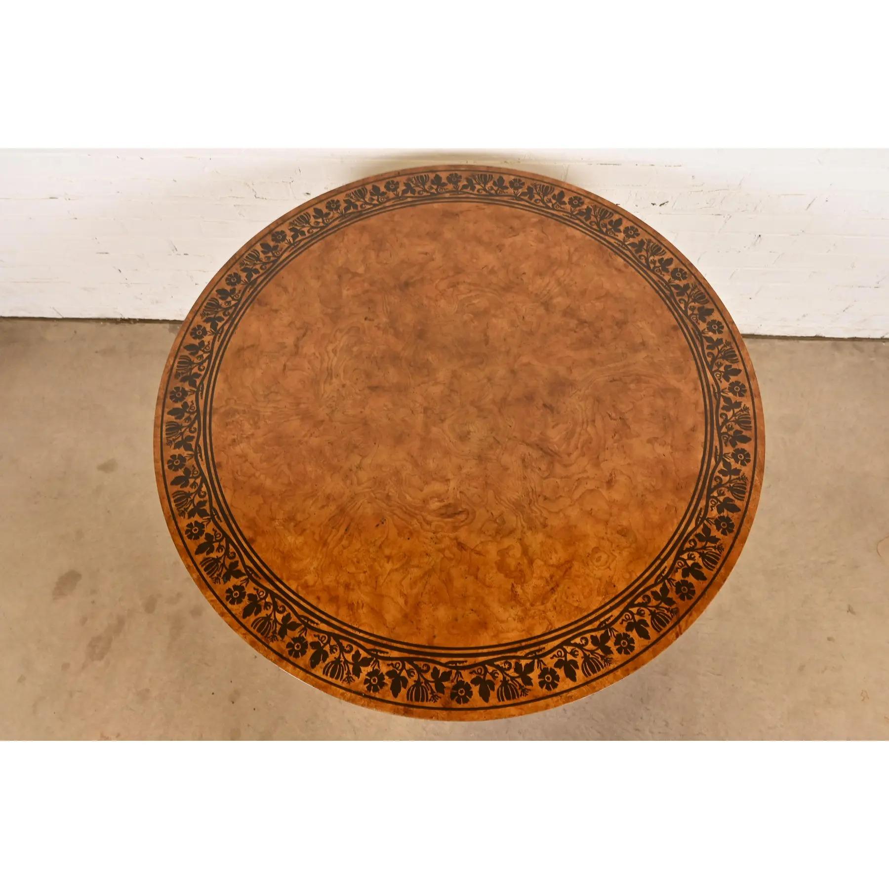 Baker Furniture Colección Stately Homes Mesa de regencia de madera burl y ebonizada finales del siglo XX en venta