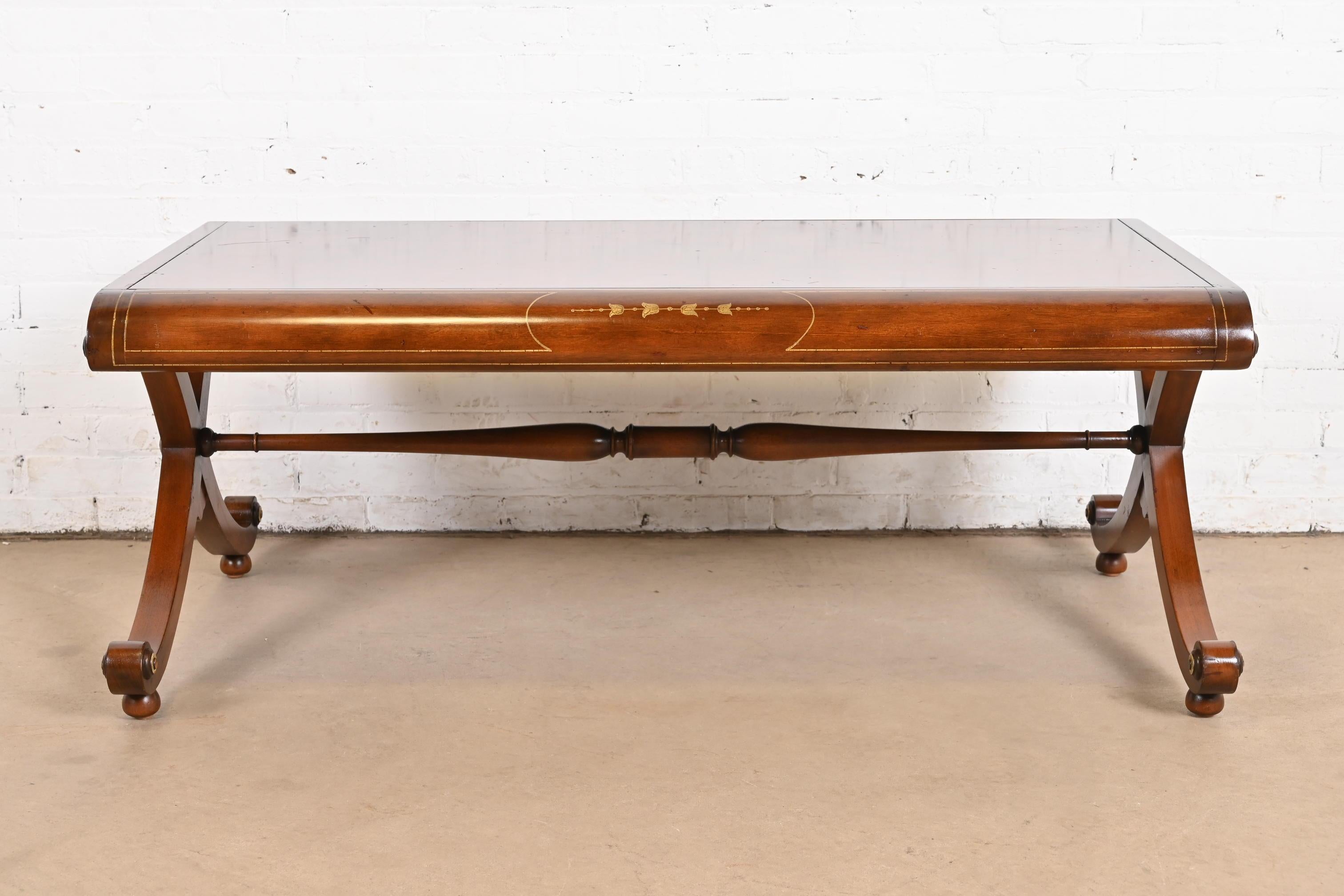 Baker Furniture Stately Homes Kollektion Regency Cocktailtisch aus Wurzelholz (20. Jahrhundert)