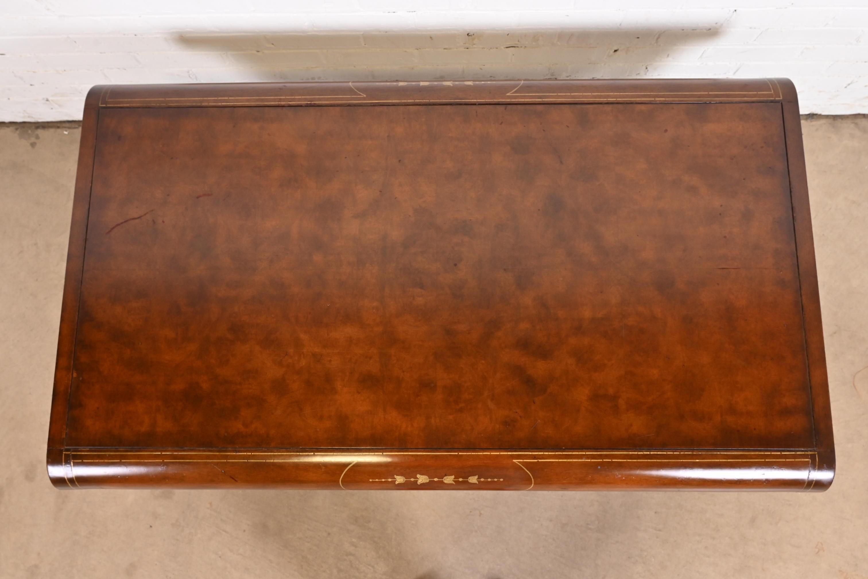 Baker Furniture Stately Homes Kollektion Regency Cocktailtisch aus Wurzelholz (Mahagoni)