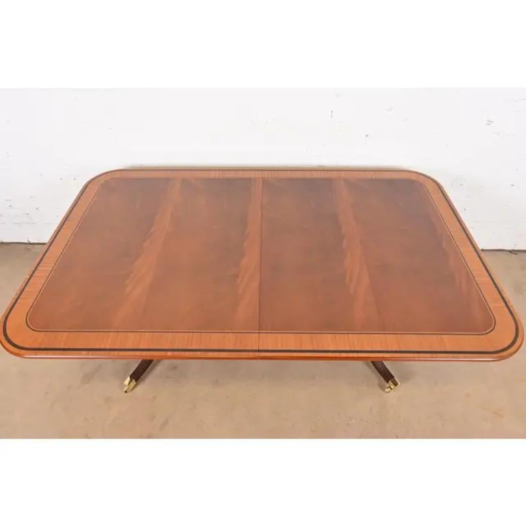 Baker Furniture Stately Homes table de salle à manger géorgienne en acajou à bandes, revernie en vente 3