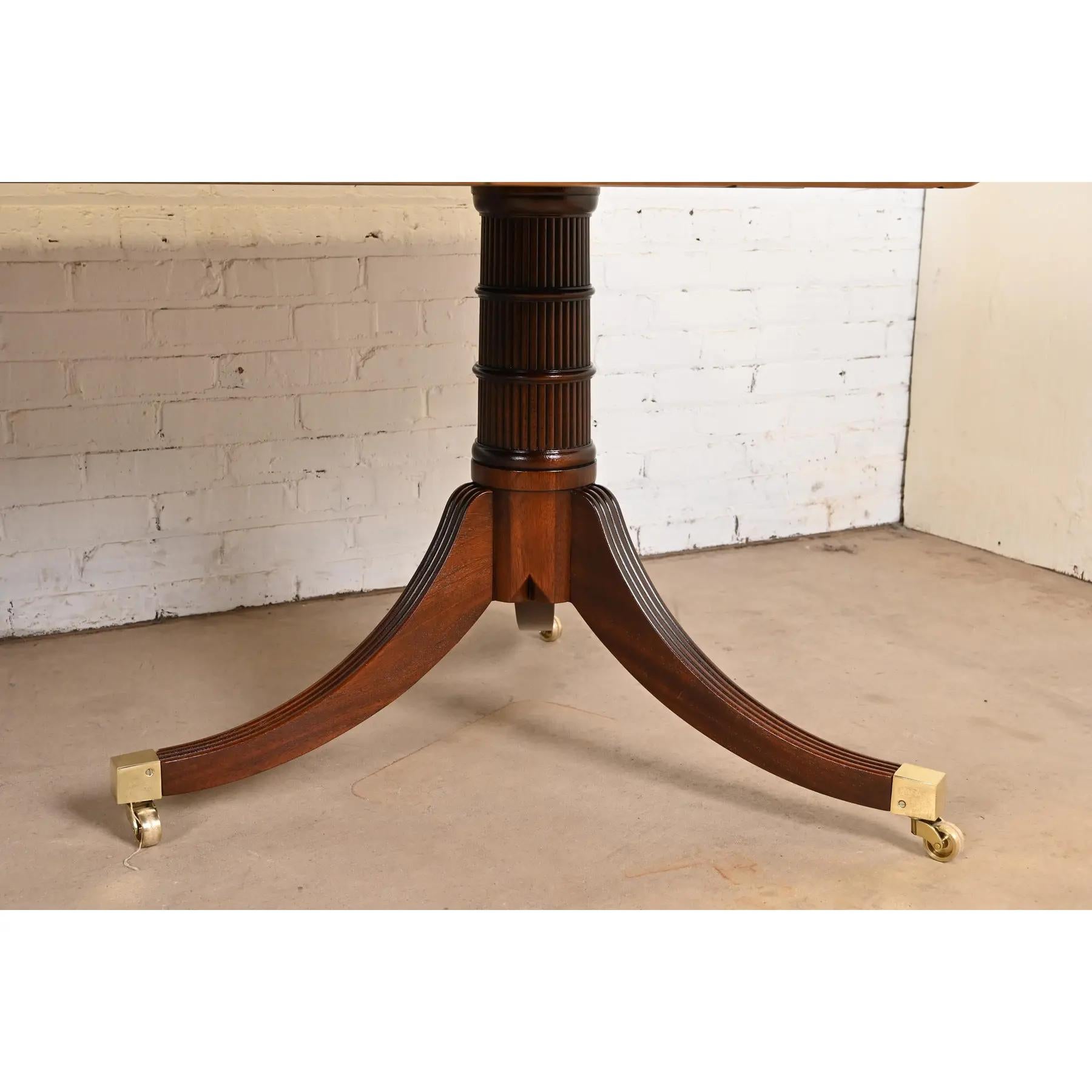 Table de salle à manger à double bande géorgienne Baker Furniture Stately Homes en vente 3