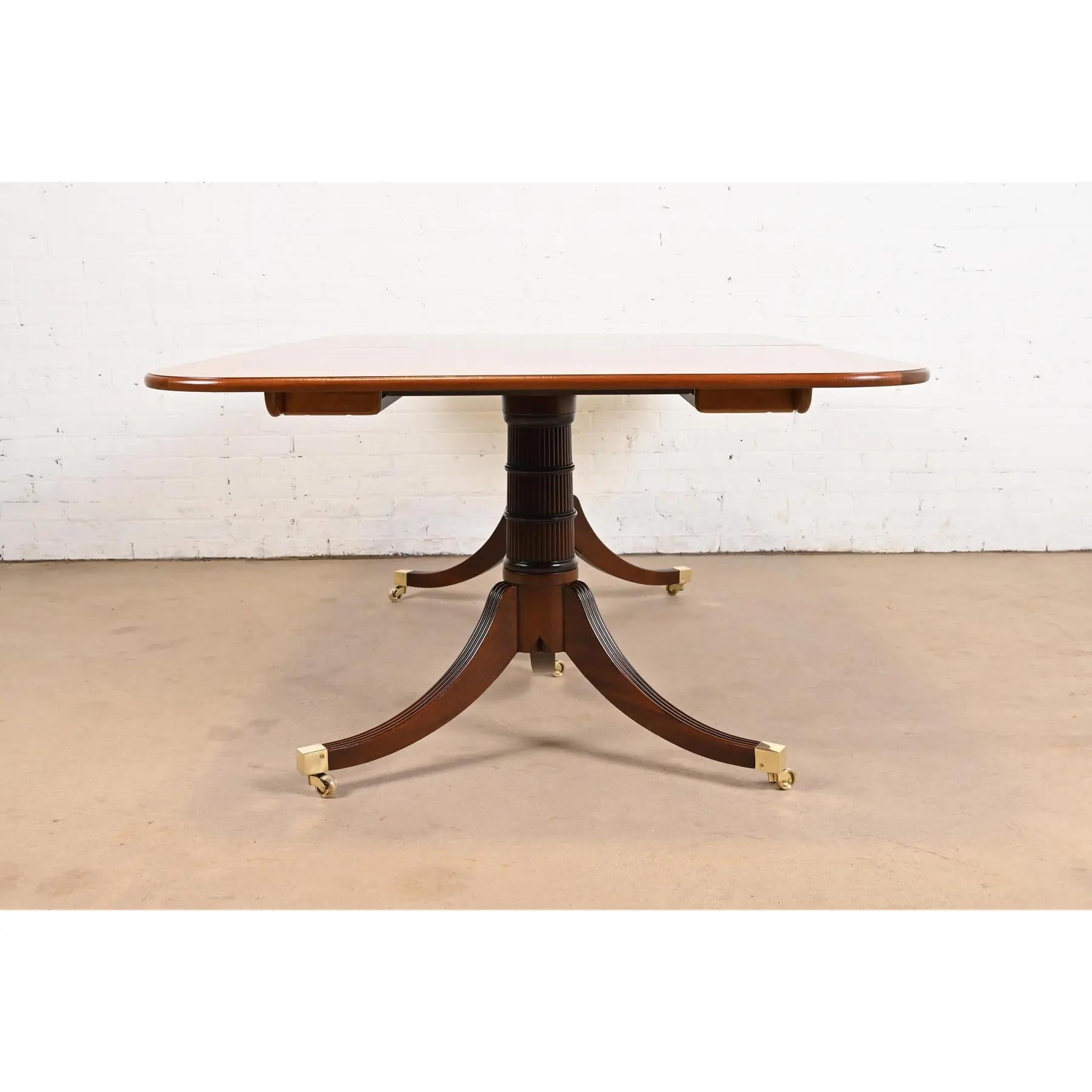 Table de salle à manger à double bande géorgienne Baker Furniture Stately Homes en vente 4