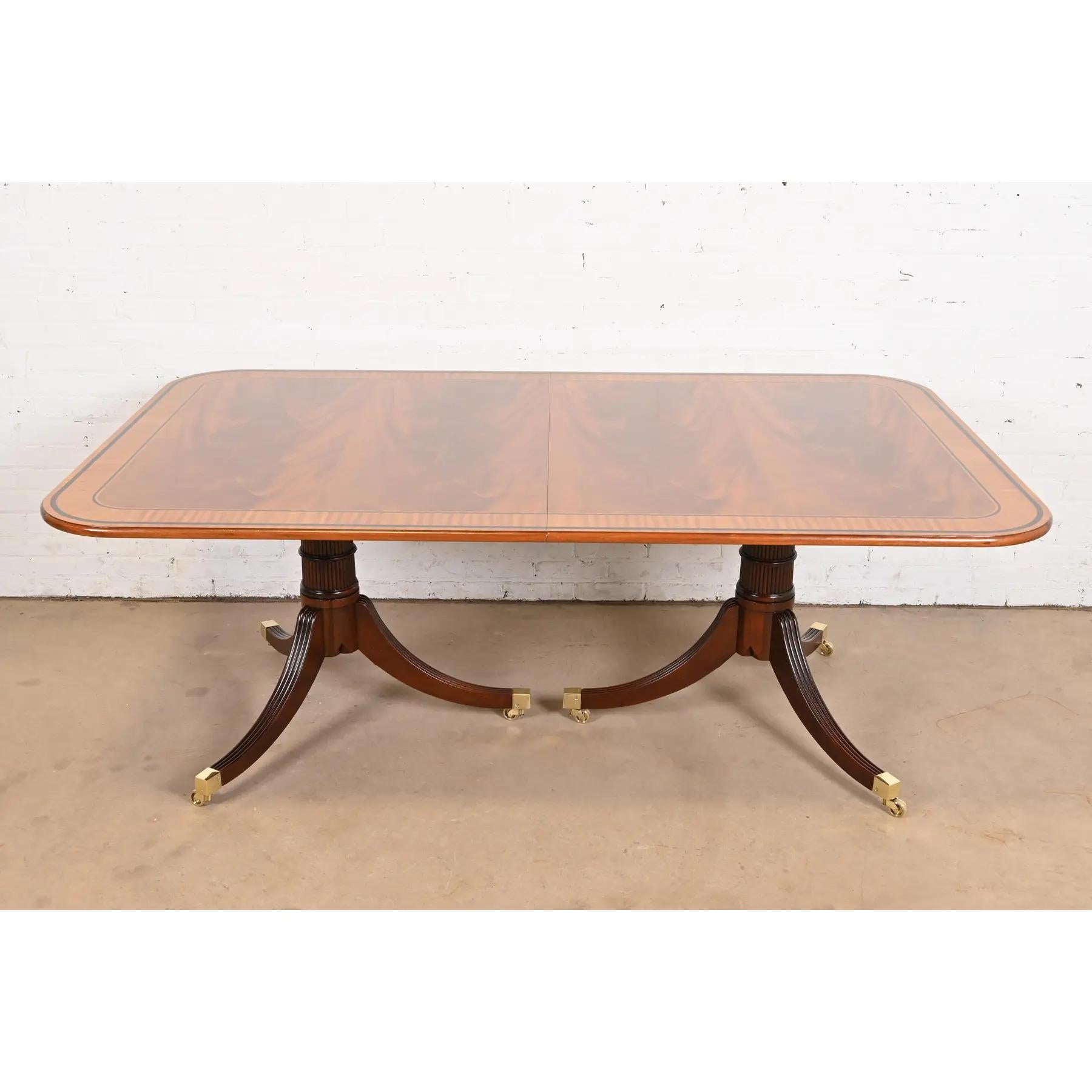 Table de salle à manger à double bande géorgienne Baker Furniture Stately Homes en vente 1