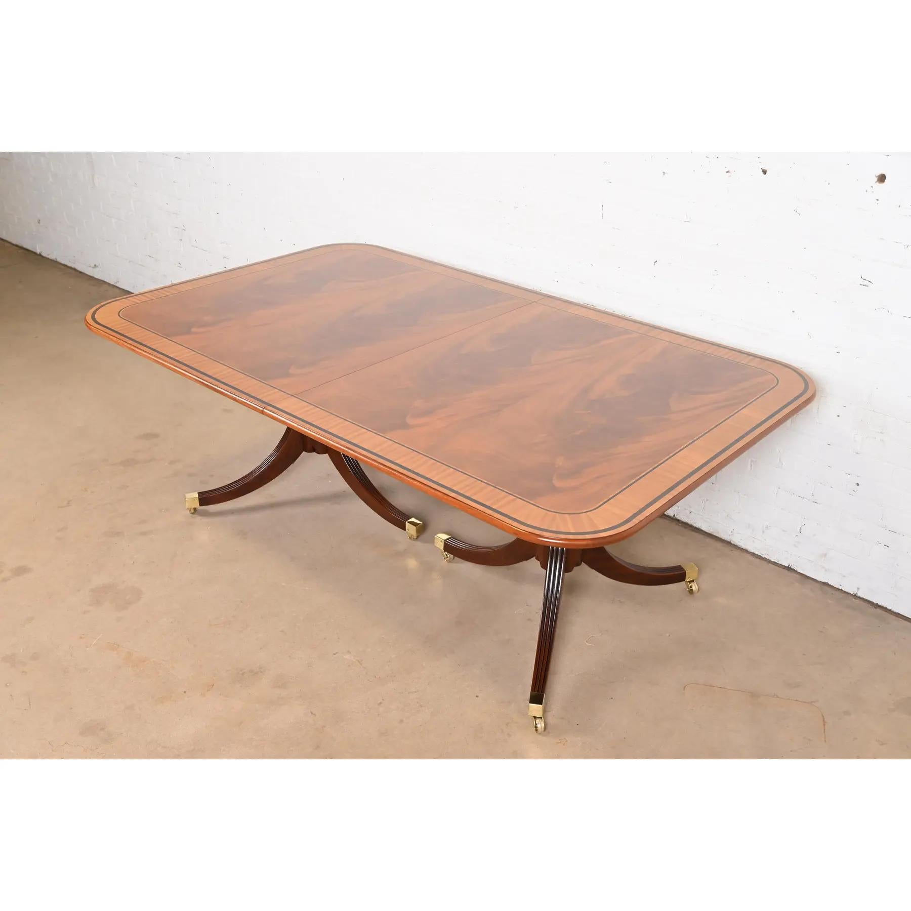 Table de salle à manger à double bande géorgienne Baker Furniture Stately Homes en vente 2