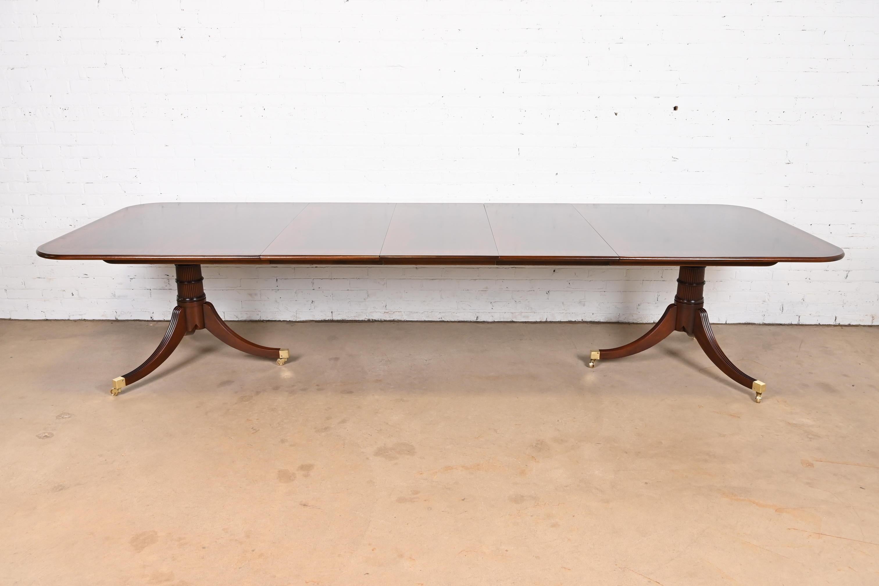 Baker Furniture Stately Homes Mesa Georgiana de Caoba con Doble Pedestal Georgiano en venta