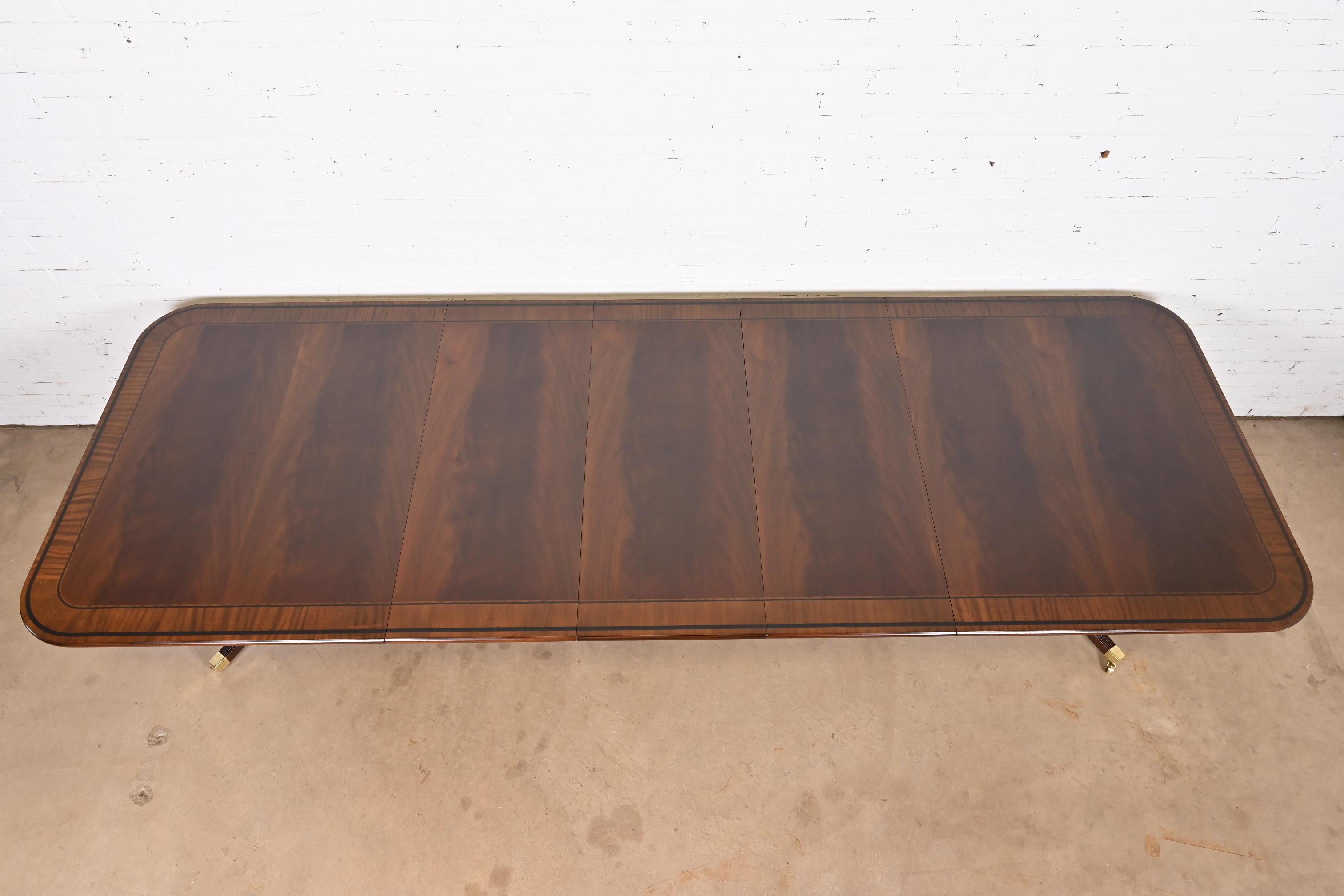 Baker Furniture Stately Homes Mesa Georgiana de Caoba con Doble Pedestal finales del siglo XX en venta
