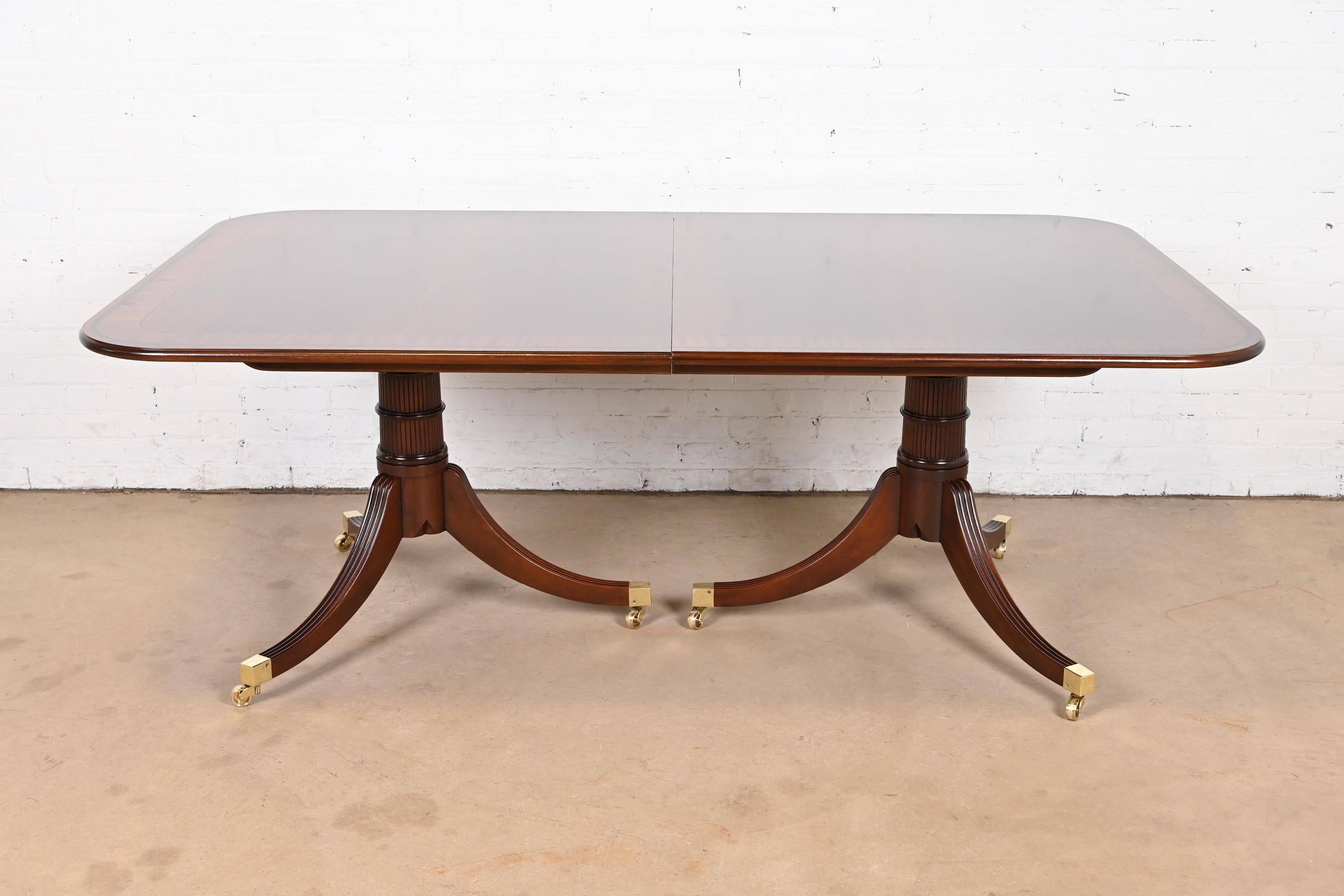 Baker Furniture Stately Homes Mesa Georgiana de Caoba con Doble Pedestal en venta 1