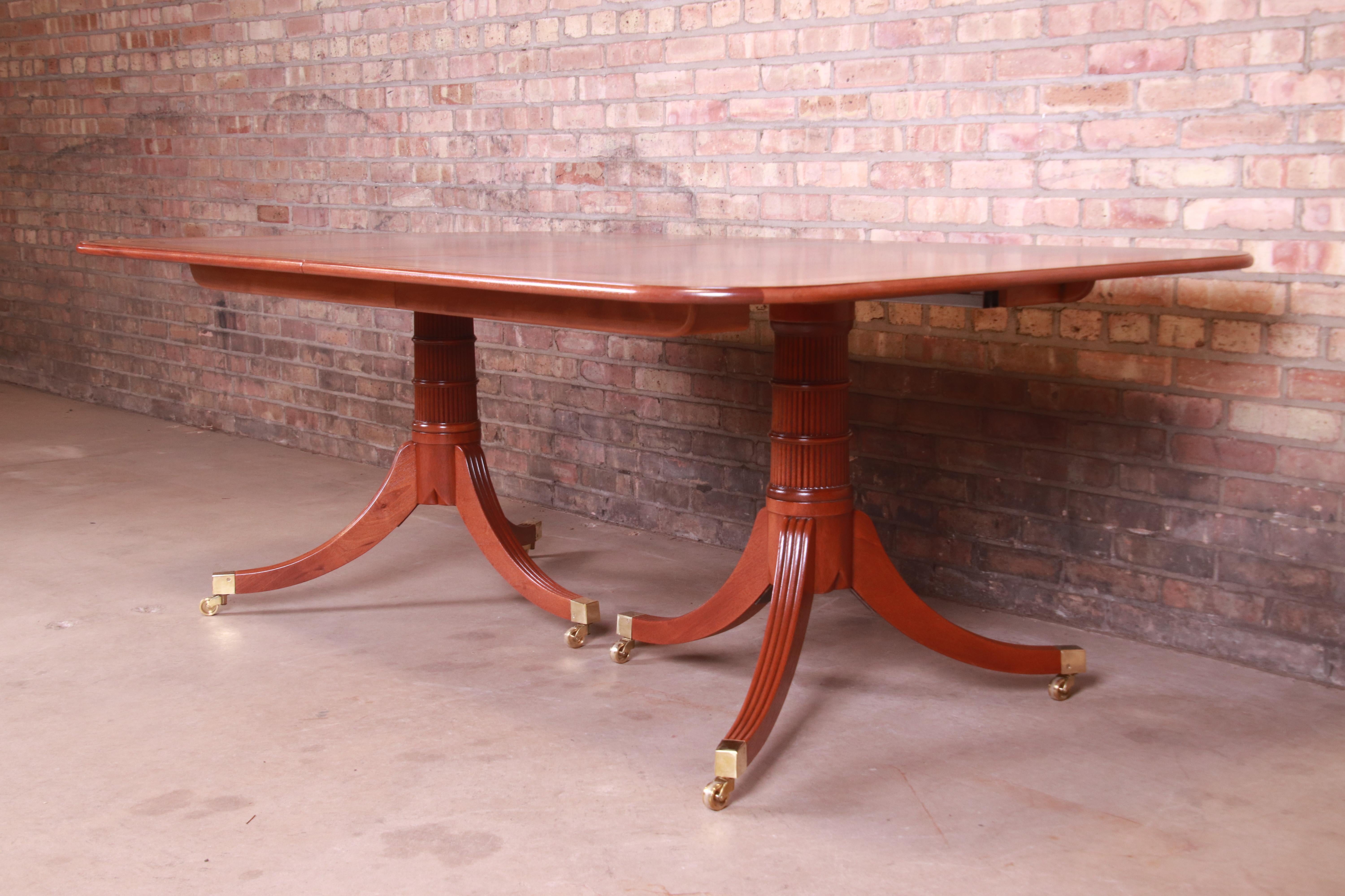 Baker Furniture Stately Homes Georgian Mahogany Dining Table, Newly Refinished For Sale 5