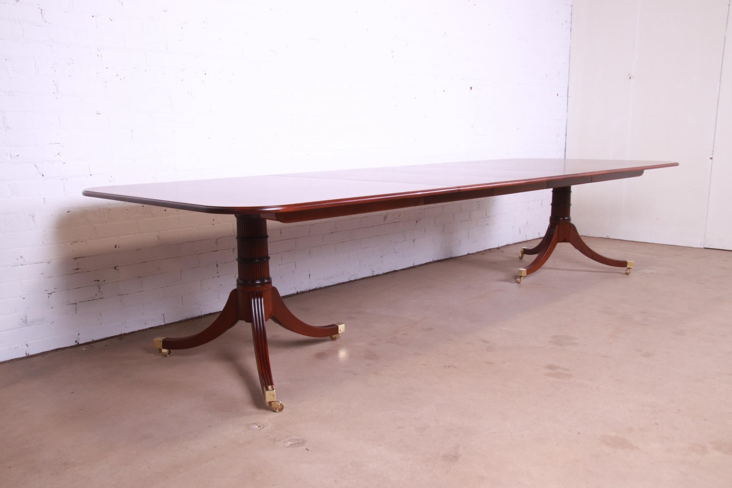 Baker Furniture Stately Homes Georgian Mahogany Double Pedestal Dining Table In Good Condition In South Bend, IN