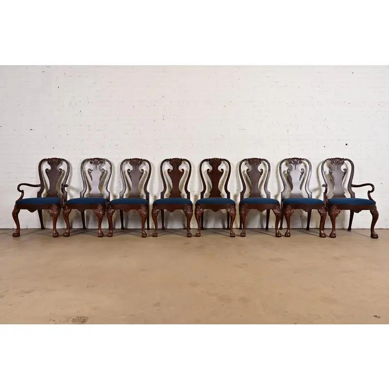 Baker Furniture Stately Homes Georgian Walnut Esszimmerstühle, neu lackiert (amerikanisch) im Angebot