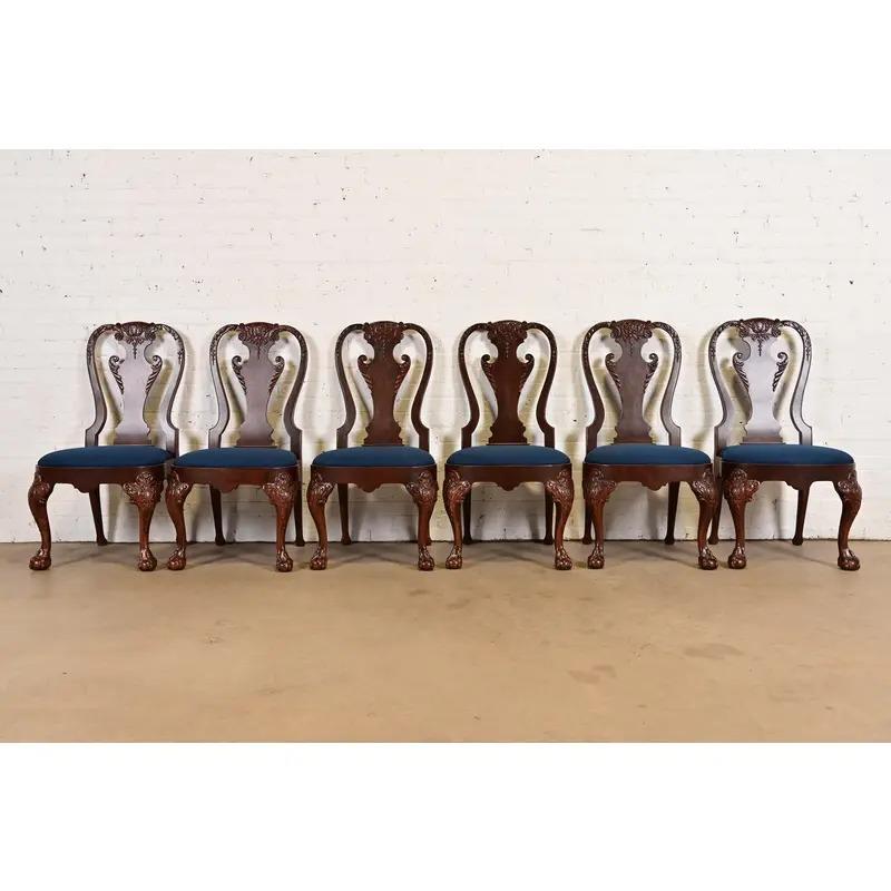 Baker Furniture Stately Homes Georgian Walnut Esszimmerstühle, neu lackiert (amerikanisch) im Angebot