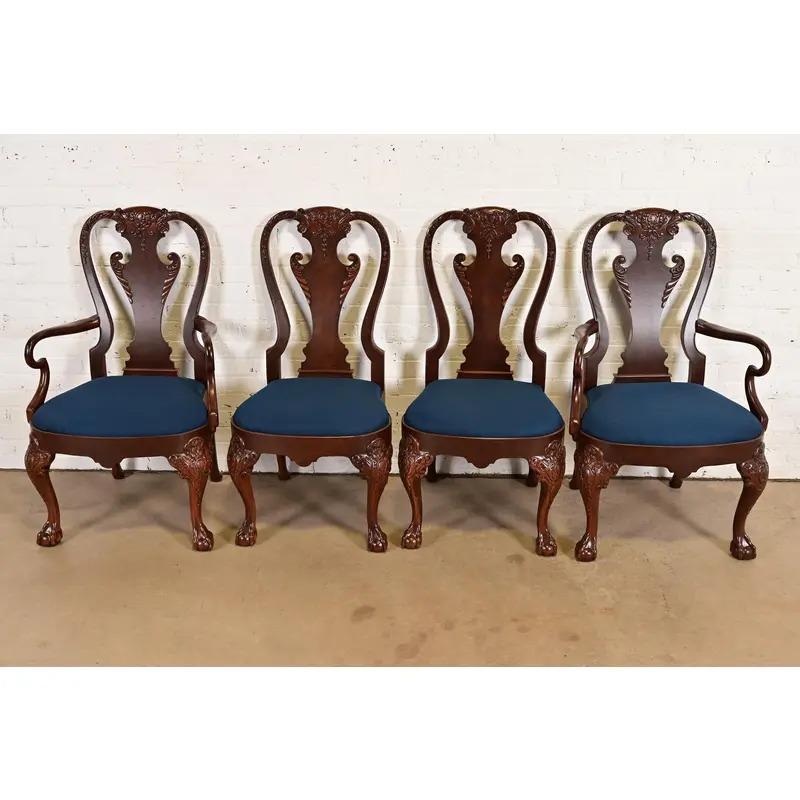 Baker Furniture Stately Homes Georgian Walnut Esszimmerstühle, neu lackiert (amerikanisch) im Angebot