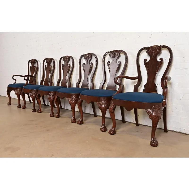 Américain Baker Furniture Stately Homes Chaises de salle à manger géorgiennes en noyer, nouvellement repeintes en vente
