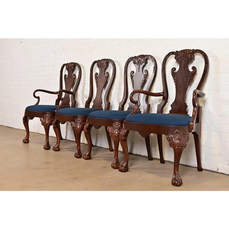 Baker Furniture Stately Homes Georgian Walnut Esszimmerstühle, neu lackiert im Zustand „Gut“ im Angebot in South Bend, IN