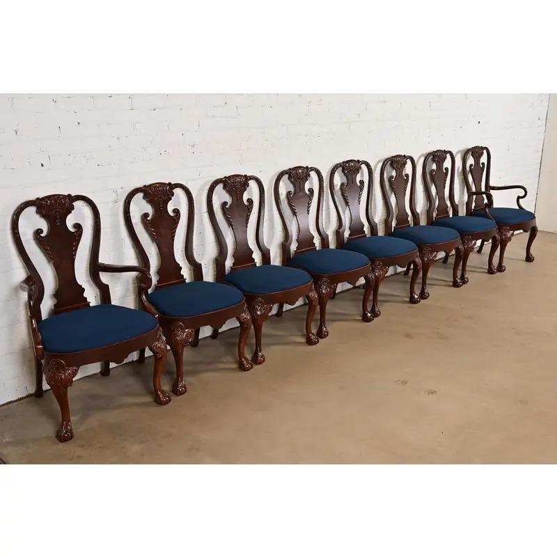 Baker Furniture Stately Homes Georgian Walnut Esszimmerstühle, neu lackiert (Ende des 20. Jahrhunderts) im Angebot