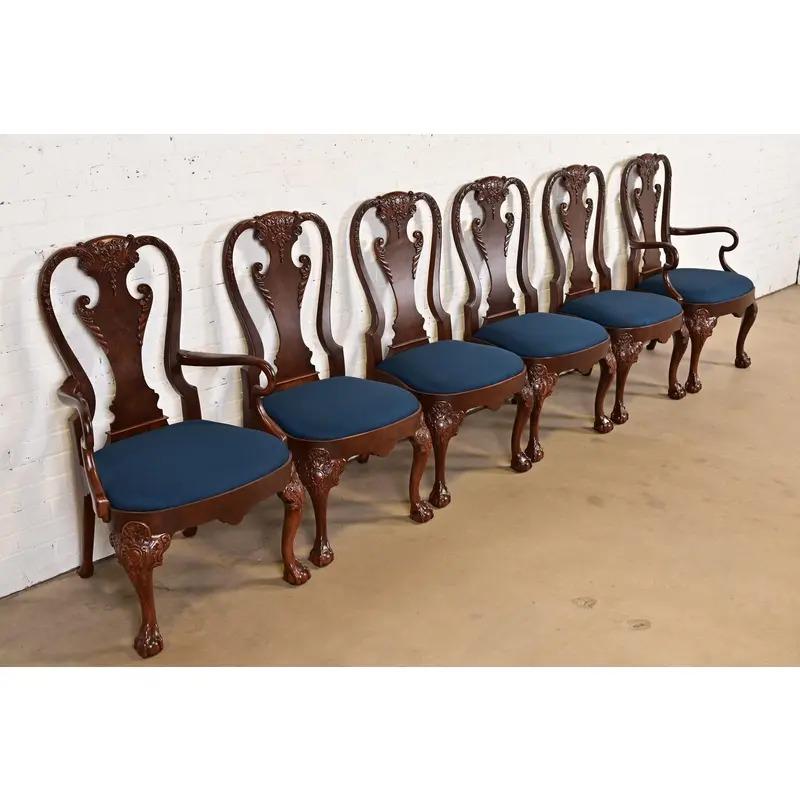 Baker Furniture Stately Homes Chaises de salle à manger géorgiennes en noyer, nouvellement repeintes Bon état - En vente à South Bend, IN