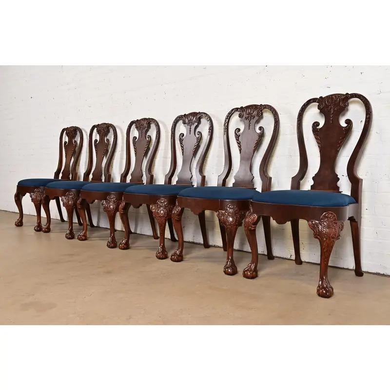 Baker Furniture Stately Homes Georgian Walnut Esszimmerstühle, neu lackiert (Ende des 20. Jahrhunderts) im Angebot