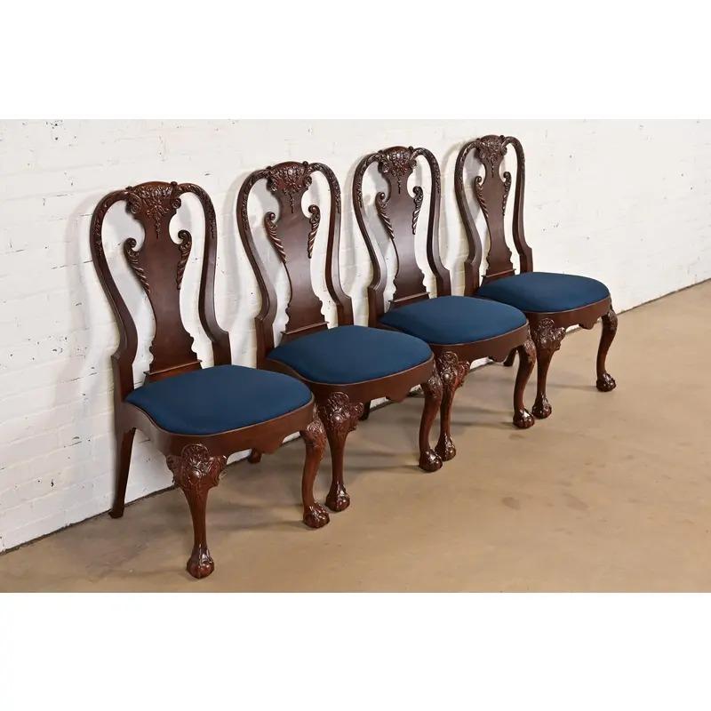 Baker Furniture Stately Homes Georgian Walnut Esszimmerstühle, neu lackiert (Ende des 20. Jahrhunderts) im Angebot