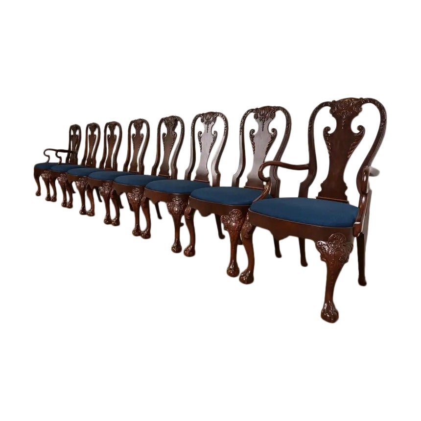 Baker Furniture Stately Homes Chaises de salle à manger géorgiennes en noyer, nouvellement repeintes