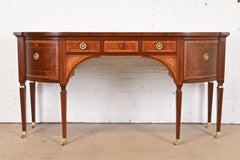 Buffet Sheraton en acajou marqueté Baker Furniture Stately Homes, reverni