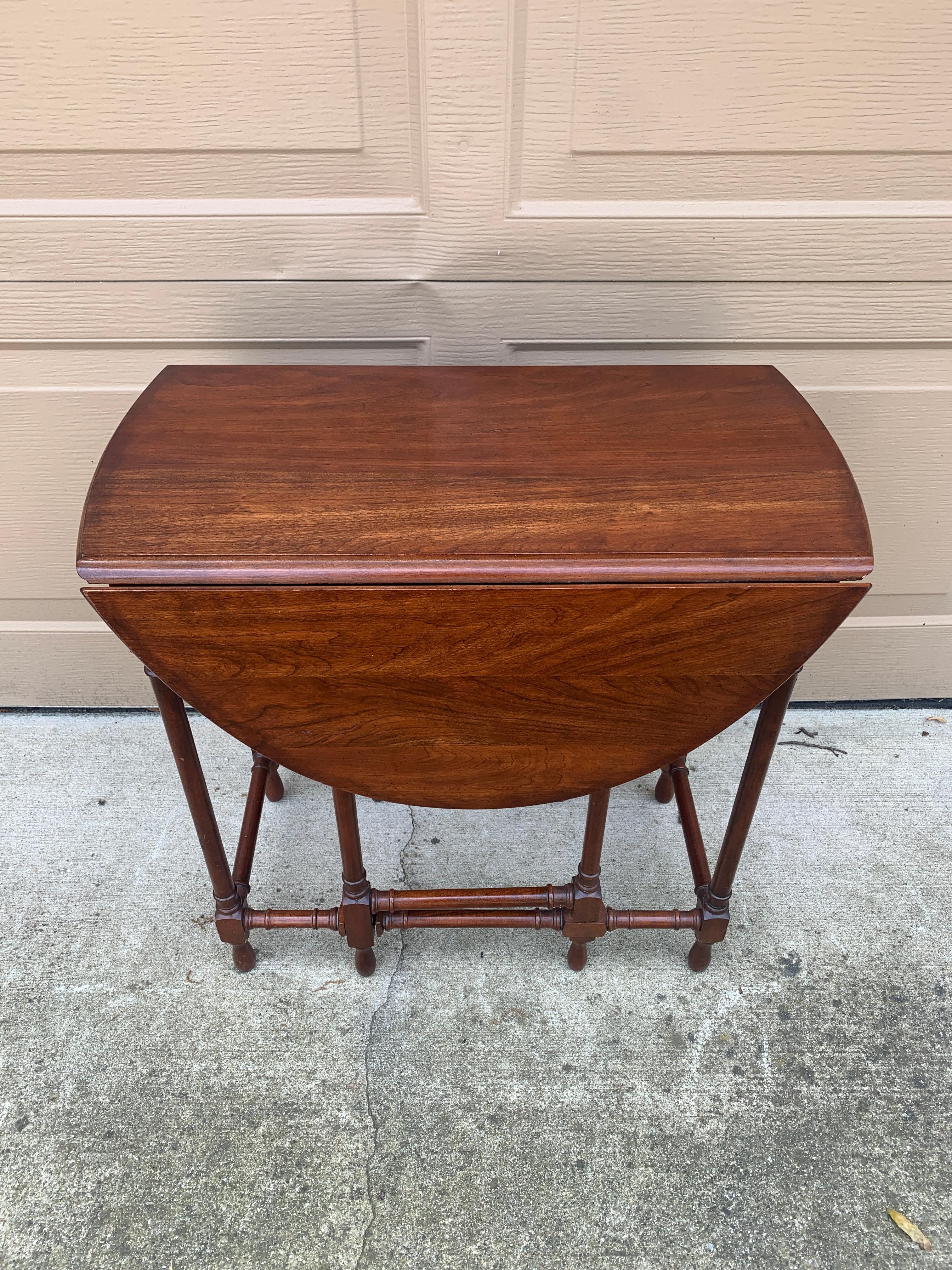Baker Furniture Style American Colonial Solid Walnut Drop Leaf Side Table, 1960s 5