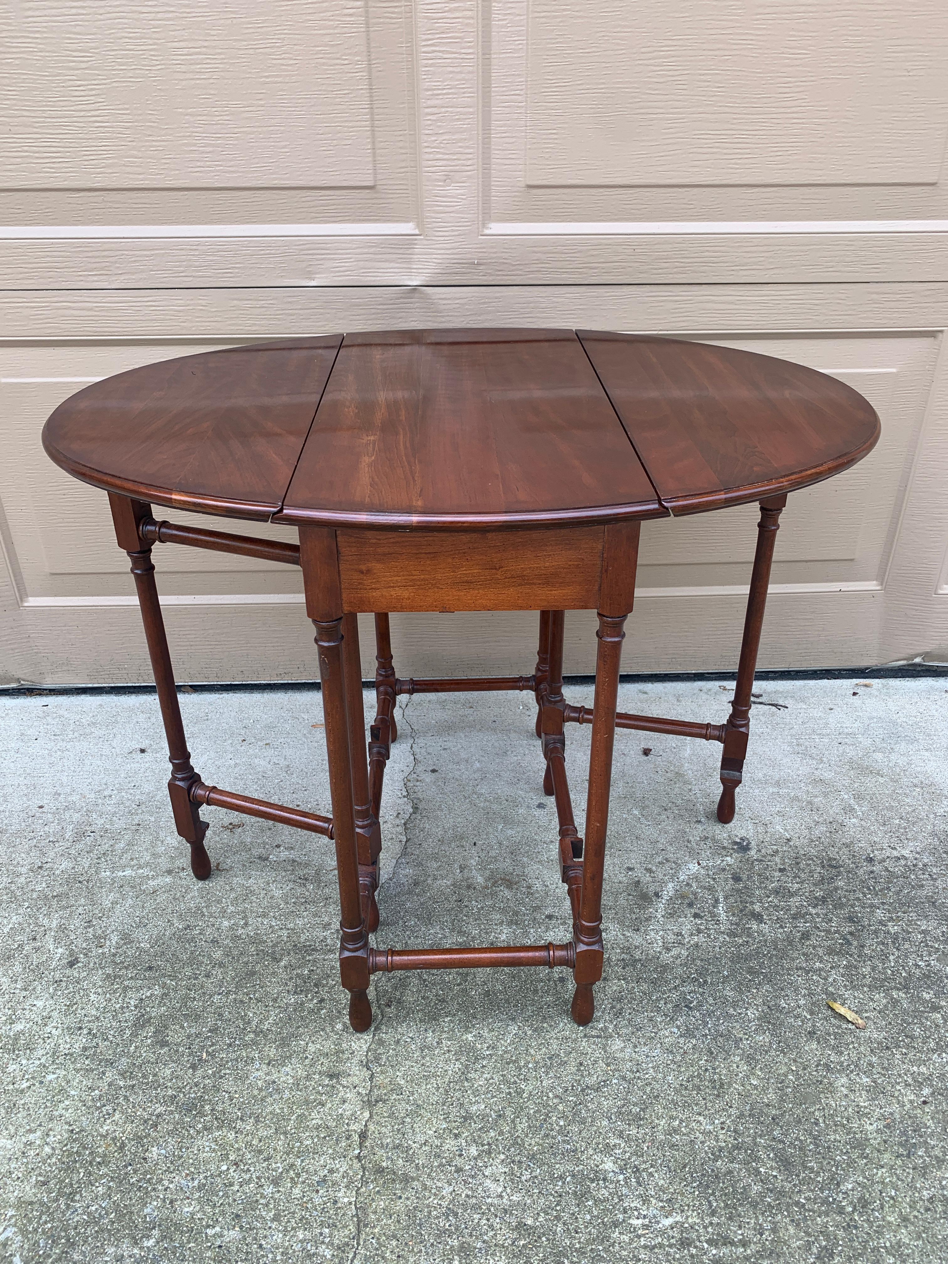 Baker Furniture Style American Colonial Solid Walnut Drop Leaf Side Table, 1960s 8