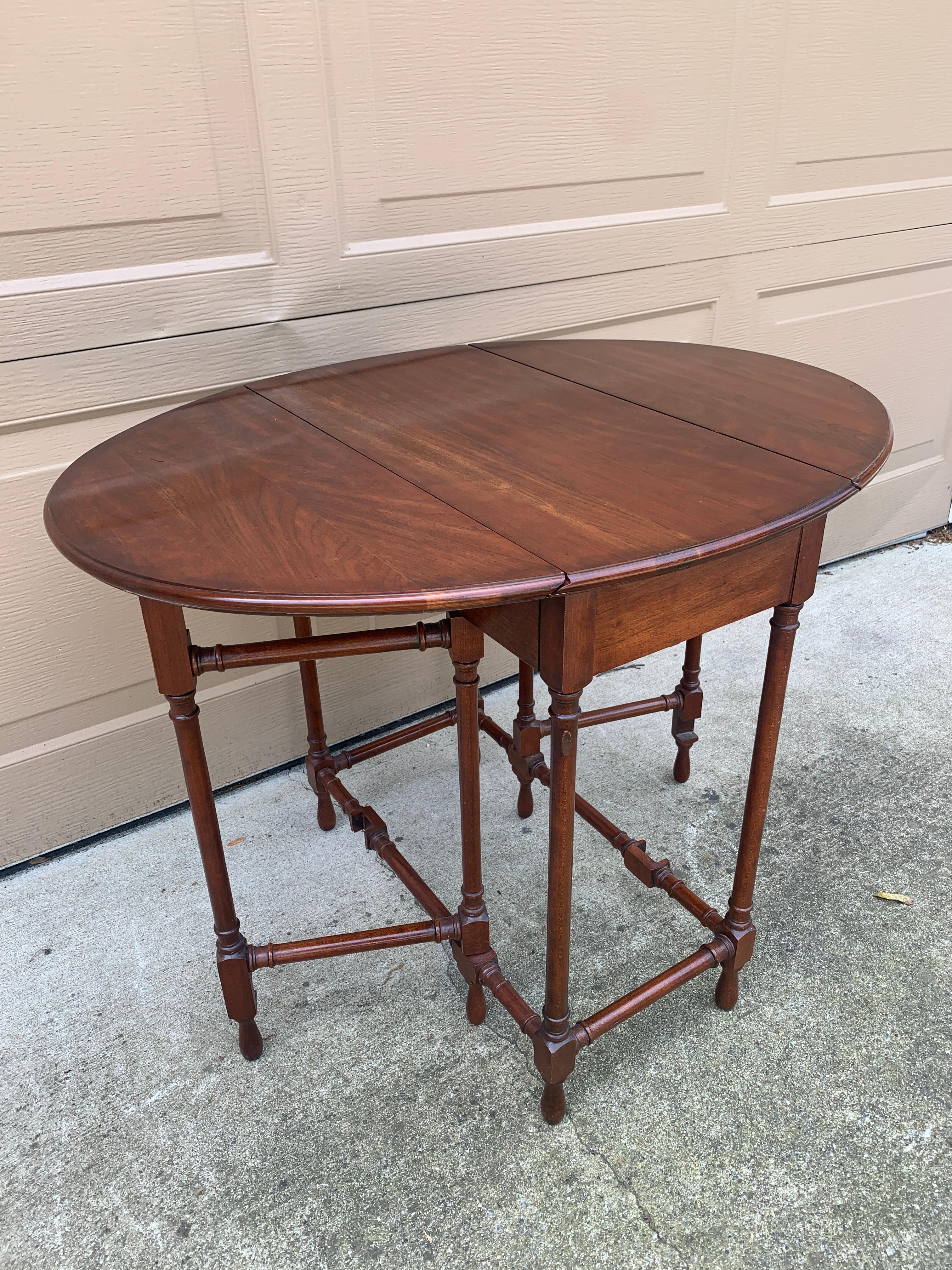 Baker Furniture Style American Colonial Solid Walnut Drop Leaf Side Table, 1960s 10