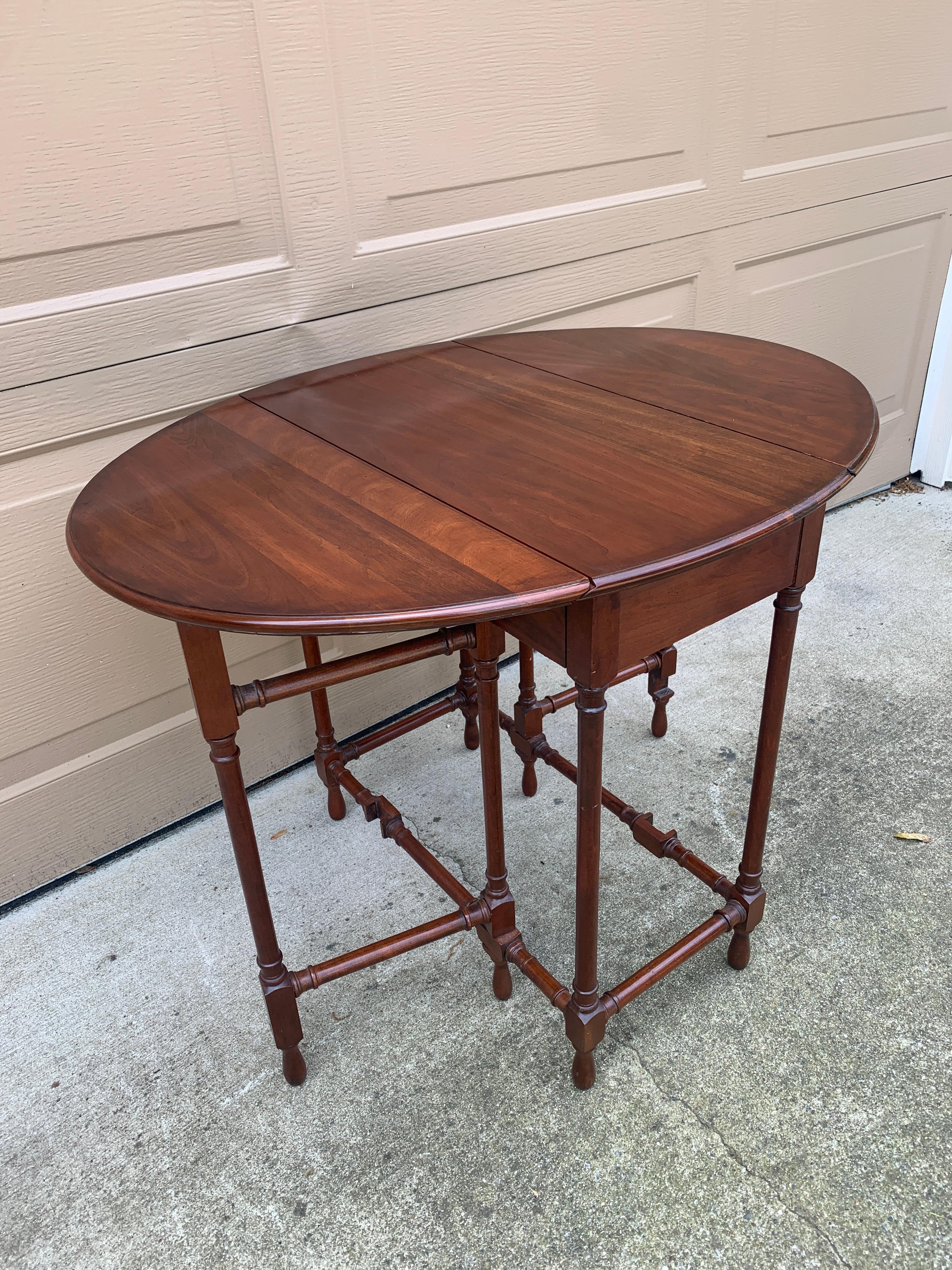 Mid-20th Century Baker Furniture Style American Colonial Solid Walnut Drop Leaf Side Table, 1960s