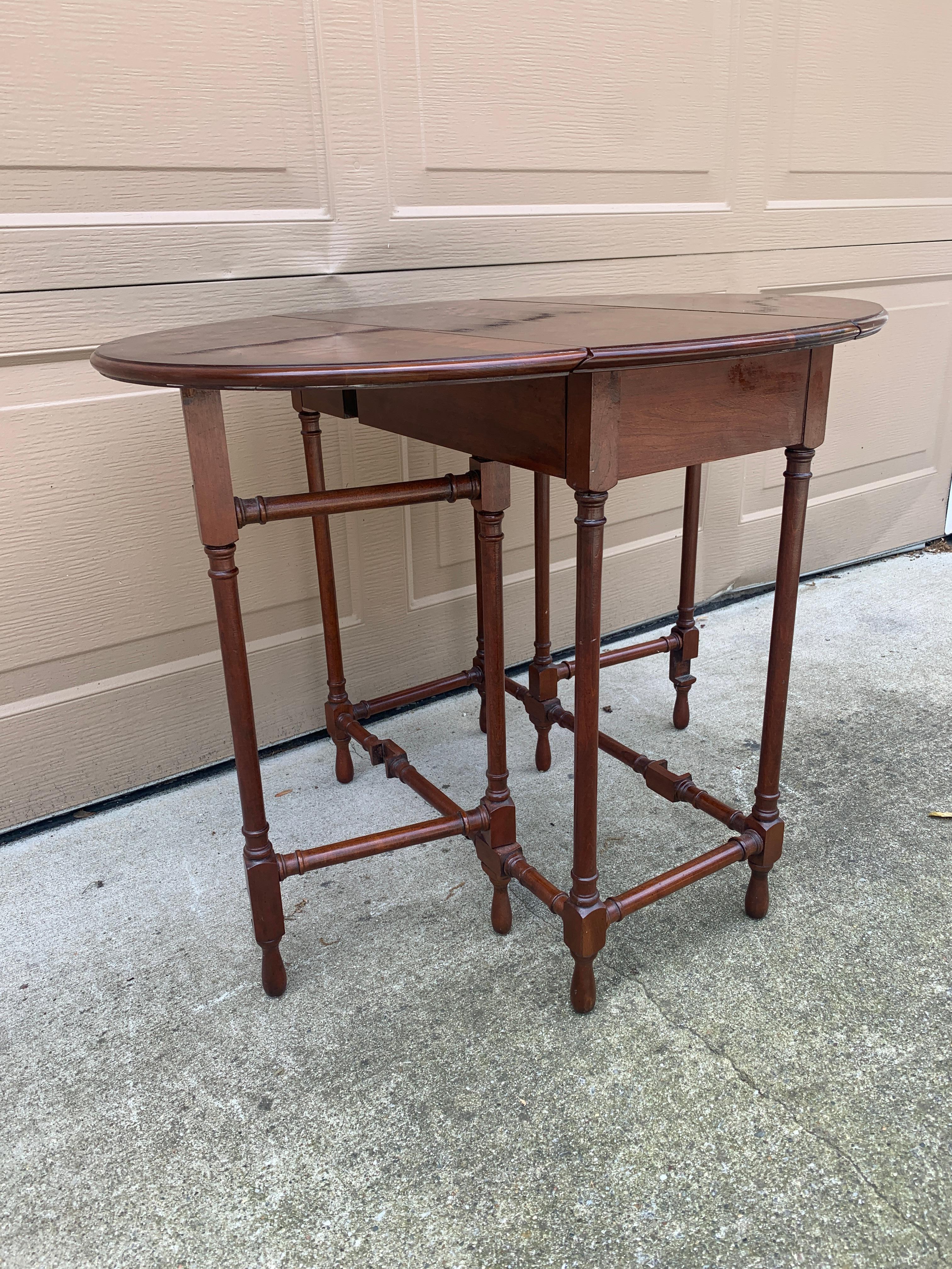 Baker Furniture Style American Colonial Solid Walnut Drop Leaf Side Table, 1960s 1