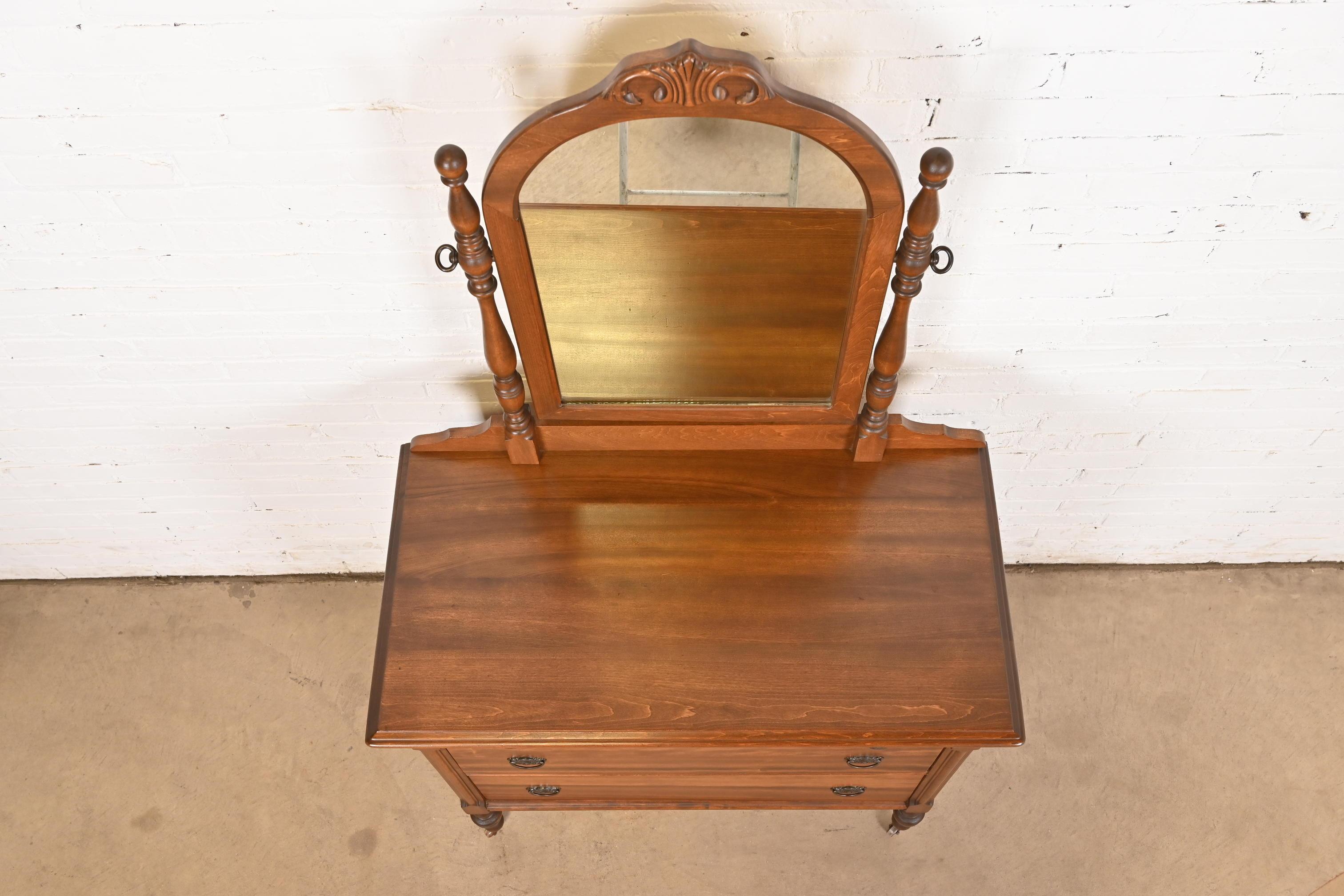 Baker Möbel Stil Antique French Regency Louis XVI Mahagoni Eitelkeit Kommode im Angebot 3