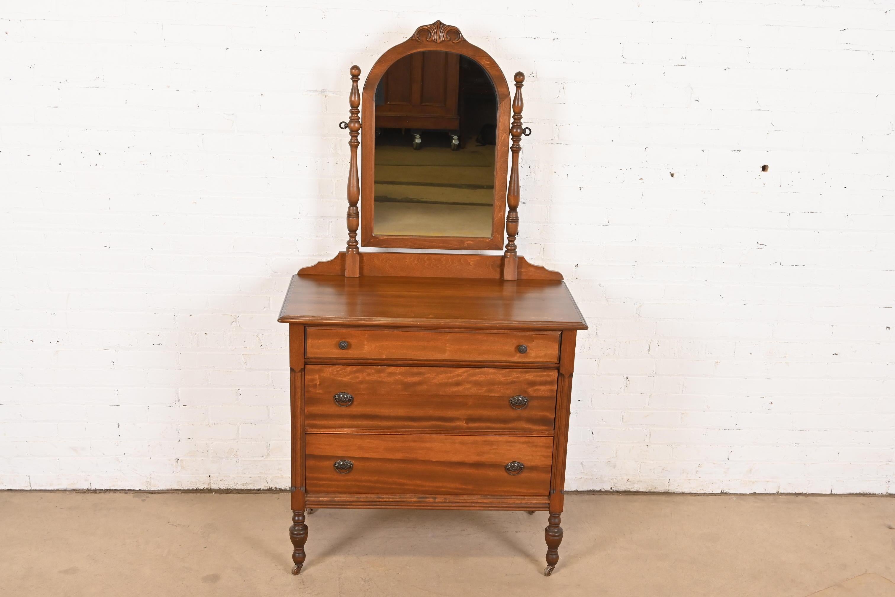 Baker Möbel Stil Antique French Regency Louis XVI Mahagoni Eitelkeit Kommode (Louis XVI.) im Angebot
