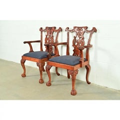 Paire de fauteuils en acajou sculpté de style Chippendale de Baker Furniture